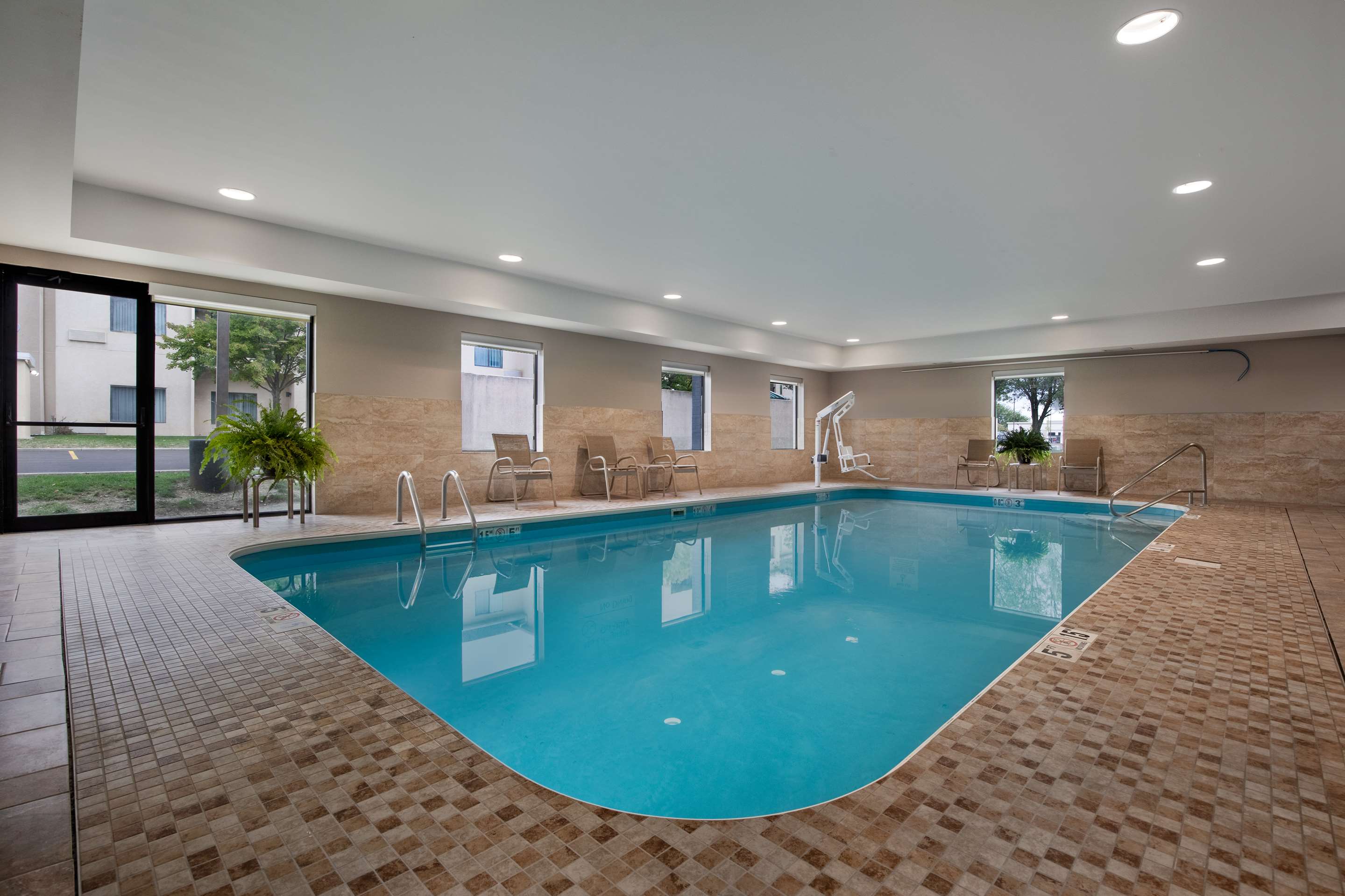 Pool | Hampton Inn & Suites Dayton - Vandalia