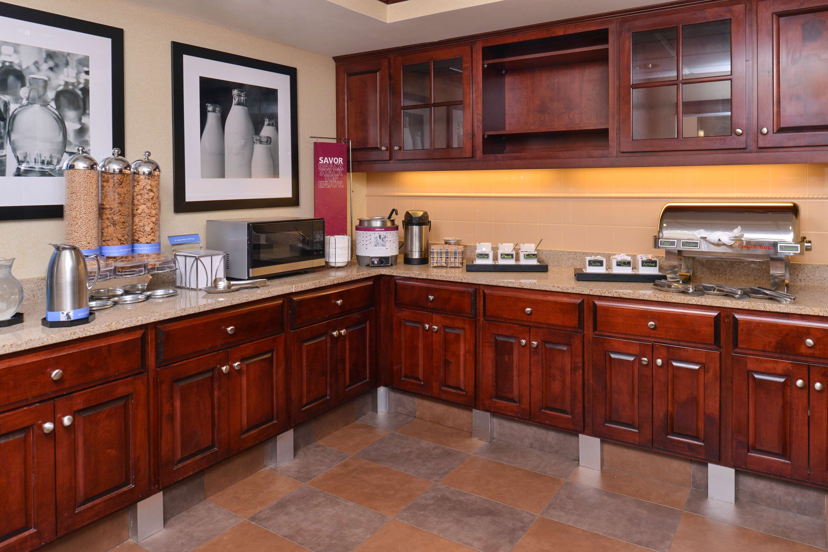 Restaurant | Hampton Inn & Suites Dayton - Vandalia