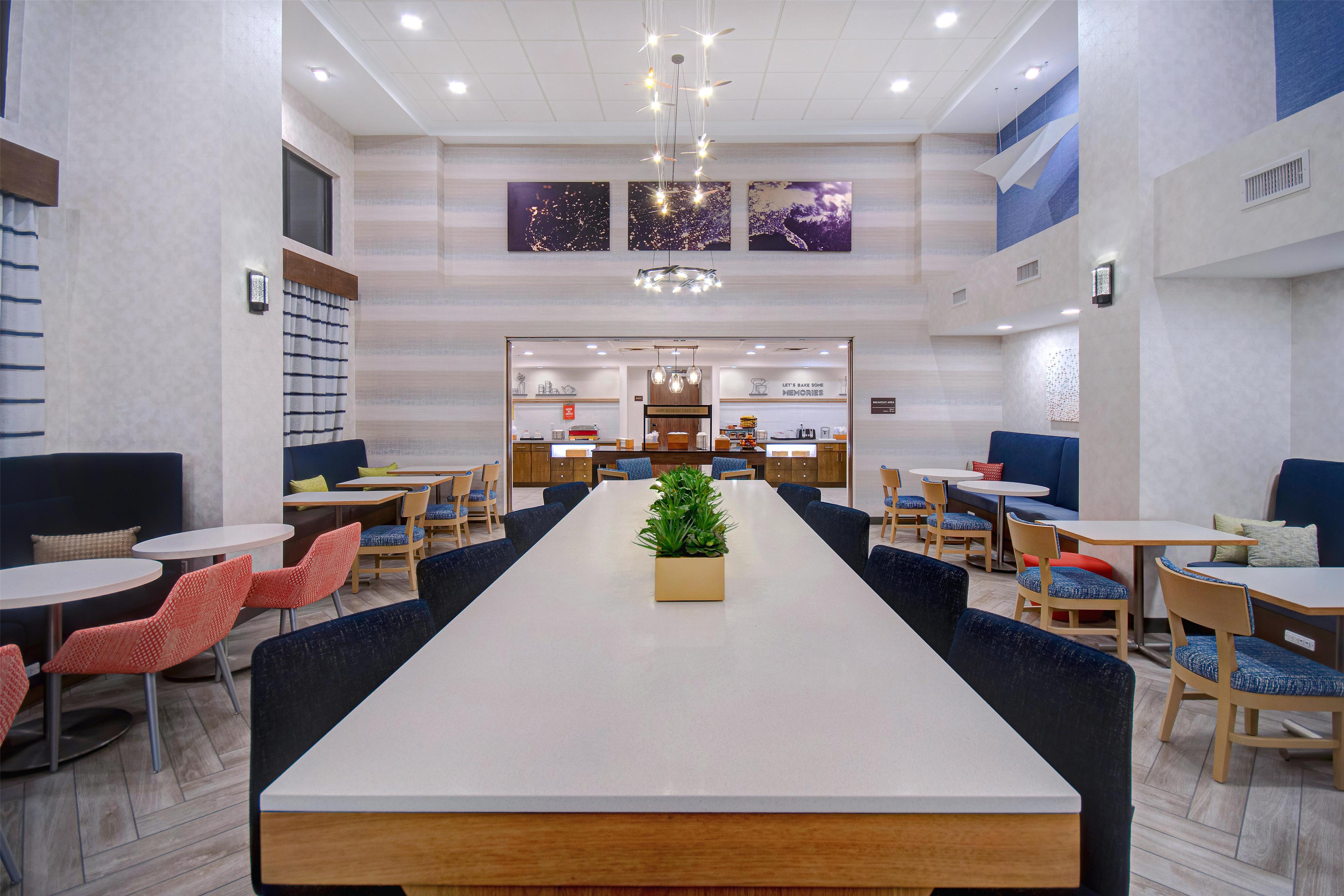 Lobby | Hampton Inn & Suites Dayton - Vandalia