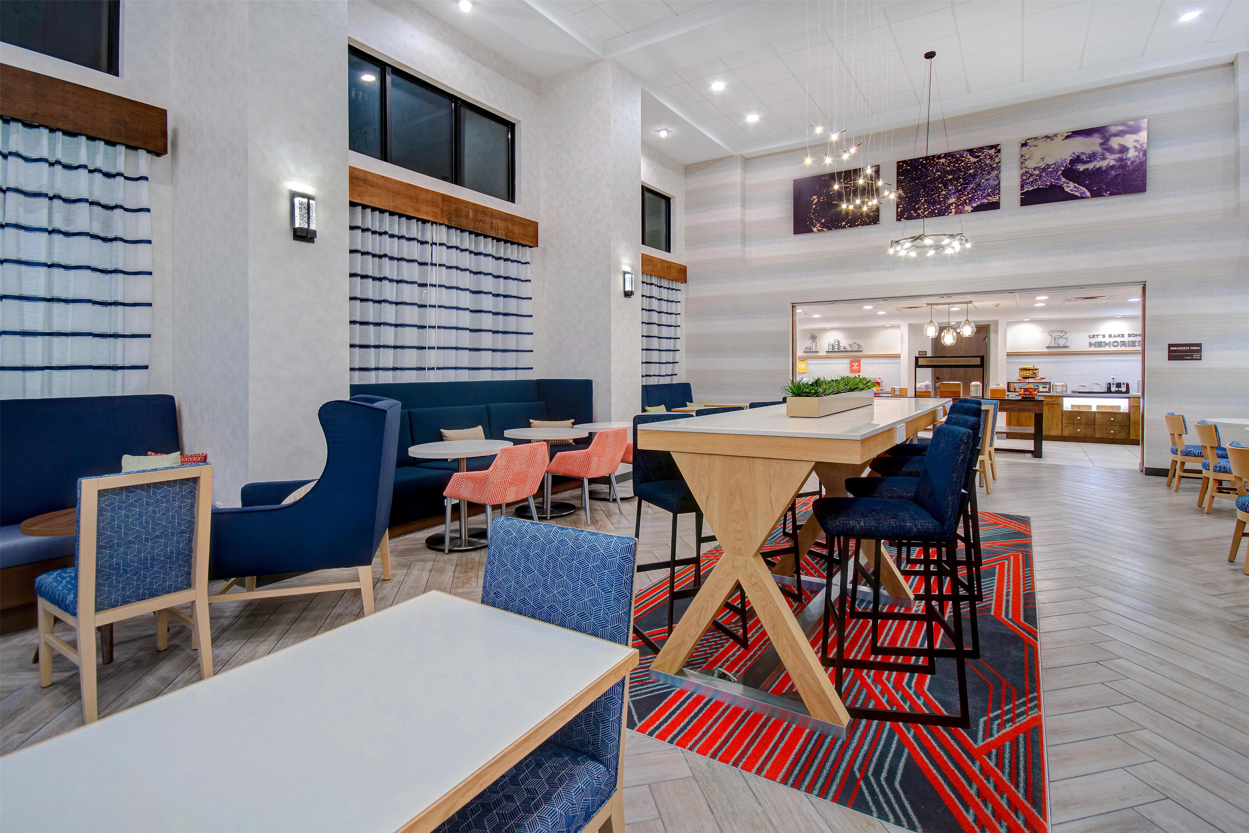 Lobby | Hampton Inn & Suites Dayton - Vandalia