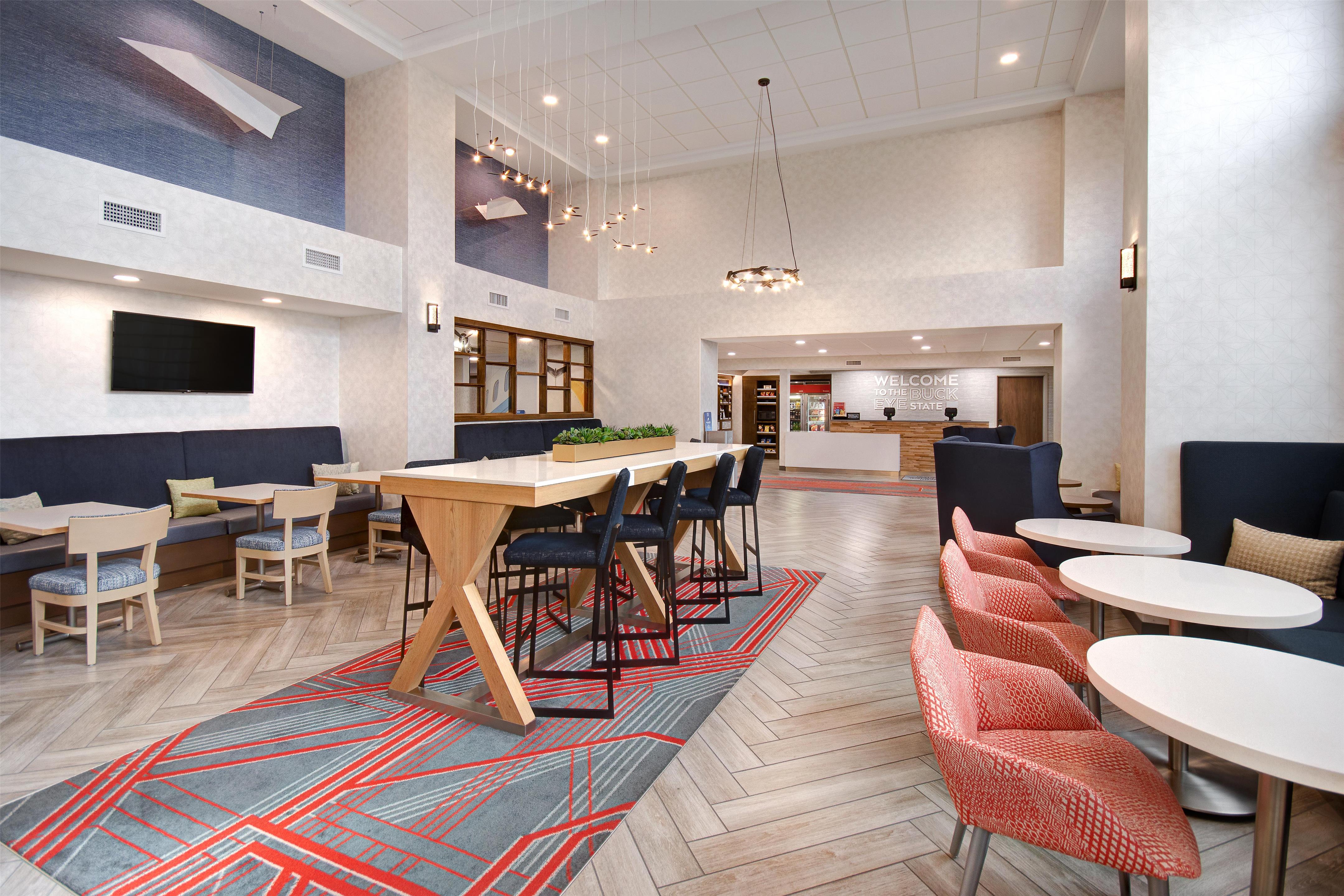 Lobby | Hampton Inn & Suites Dayton - Vandalia