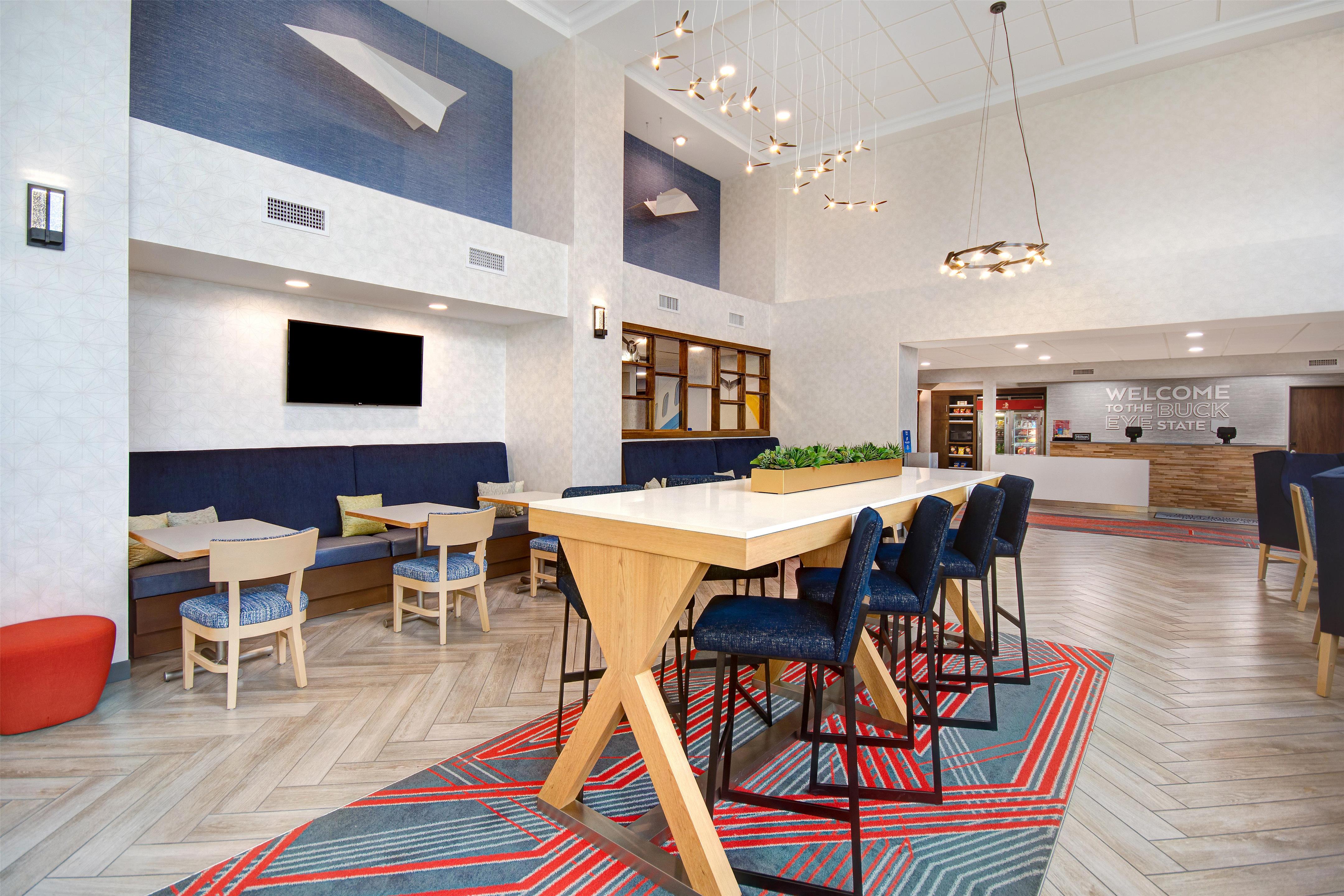 Lobby | Hampton Inn & Suites Dayton - Vandalia