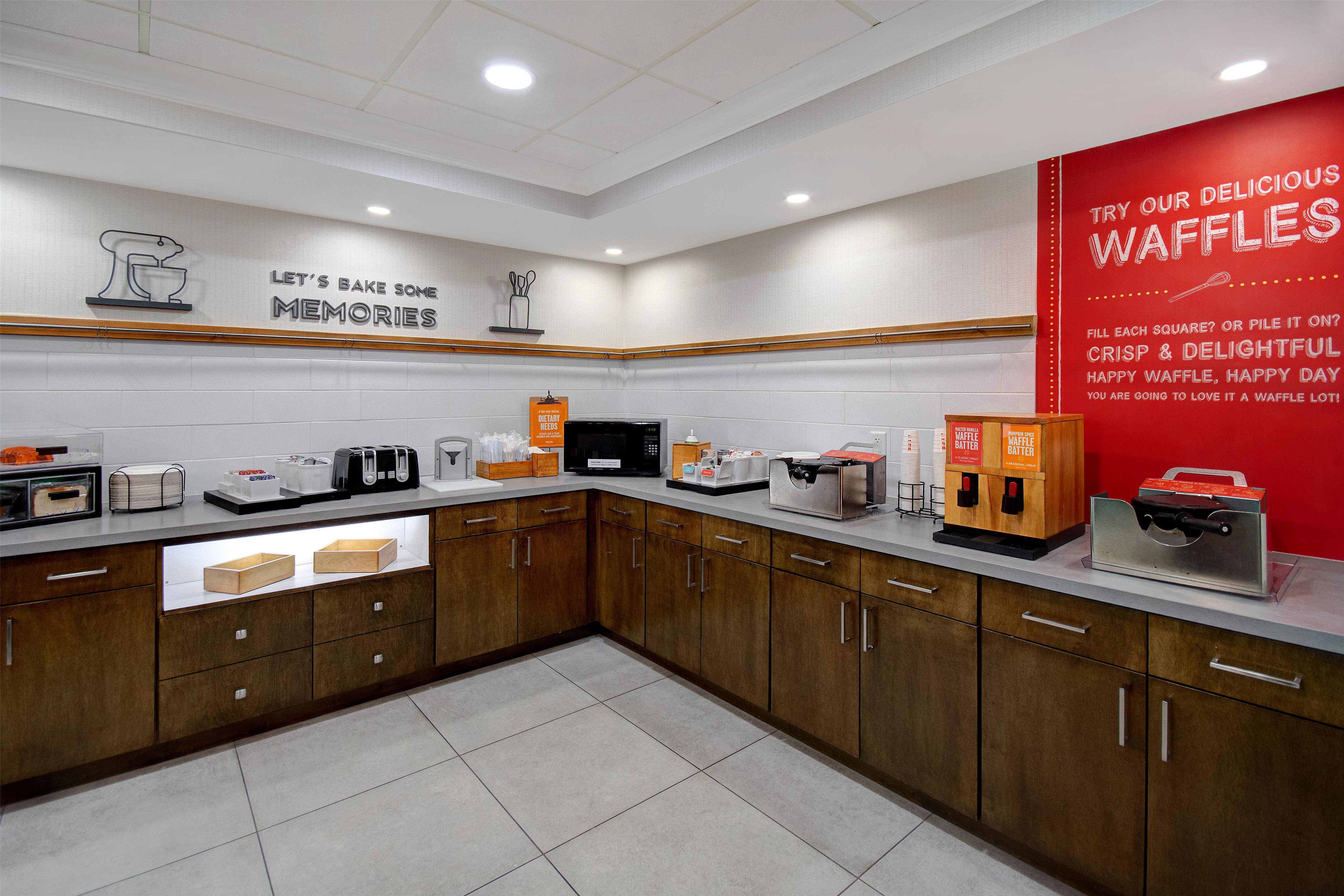 Breakfast Area | Hampton Inn & Suites Dayton - Vandalia