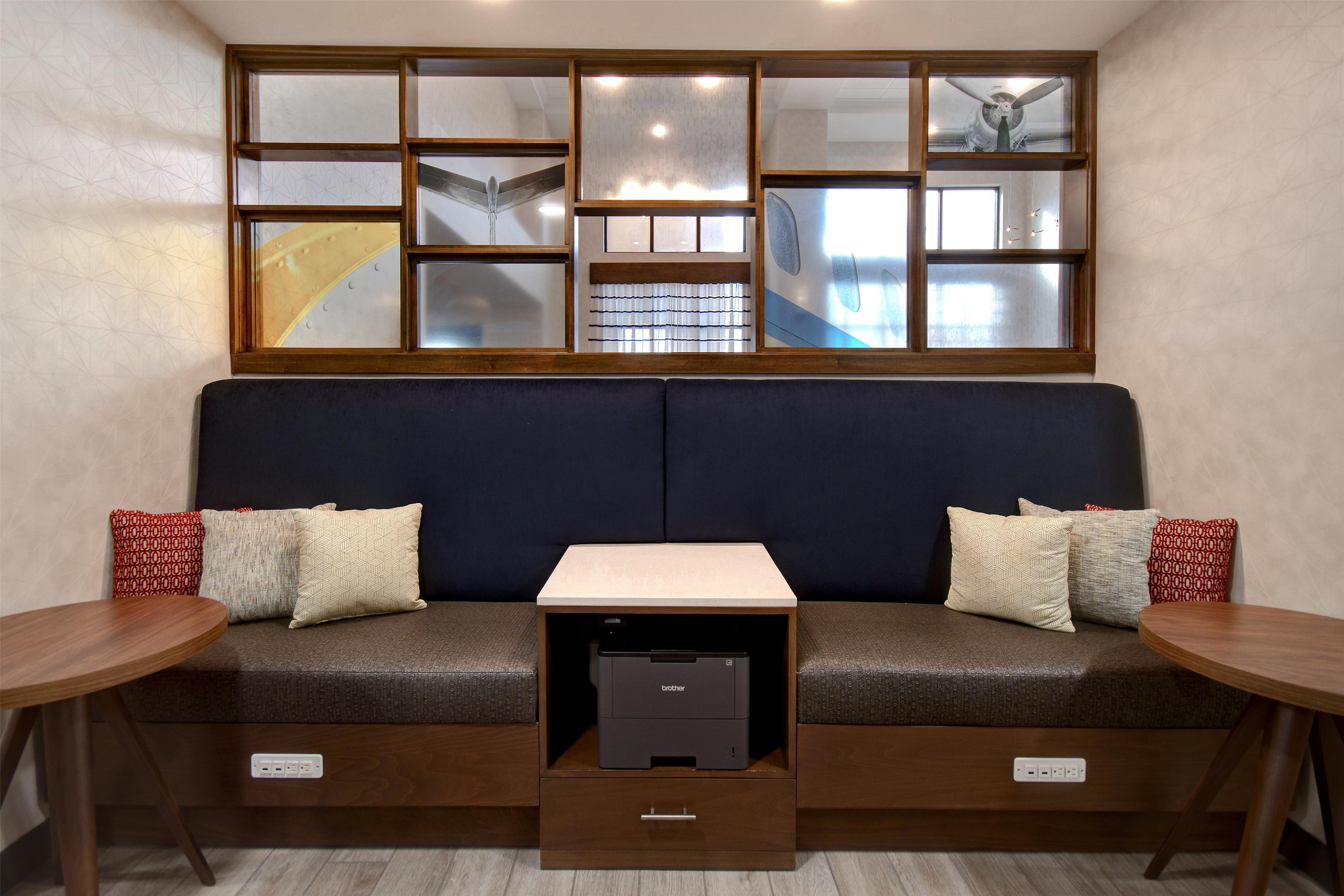 Business Center | Hampton Inn & Suites Dayton - Vandalia