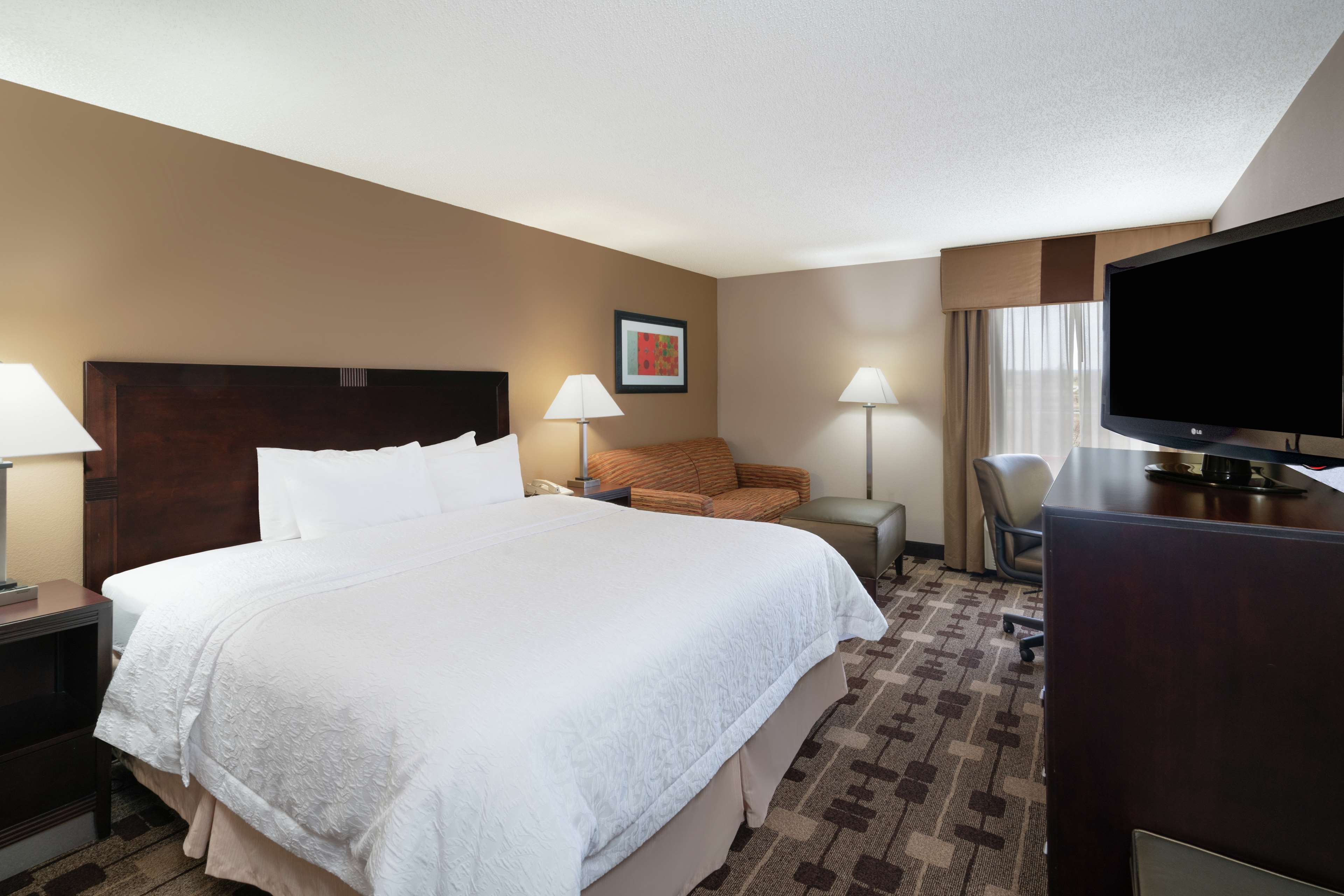 Hampton Inn by Hilton Dublin - Tap to explore photos