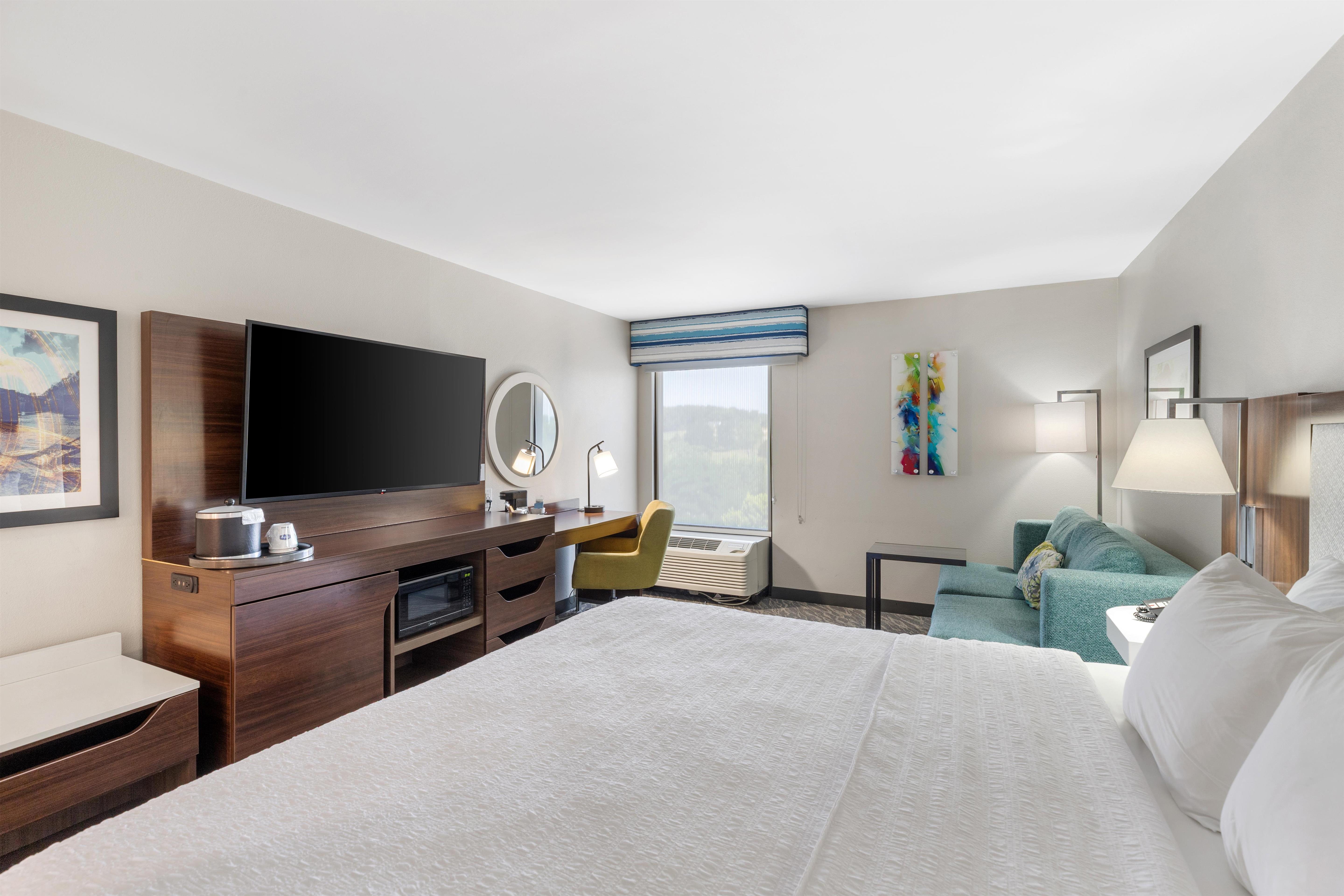 Hampton Inn by Hilton Dublin Room Type - 1KING STUDY SOFABED NOSMOK