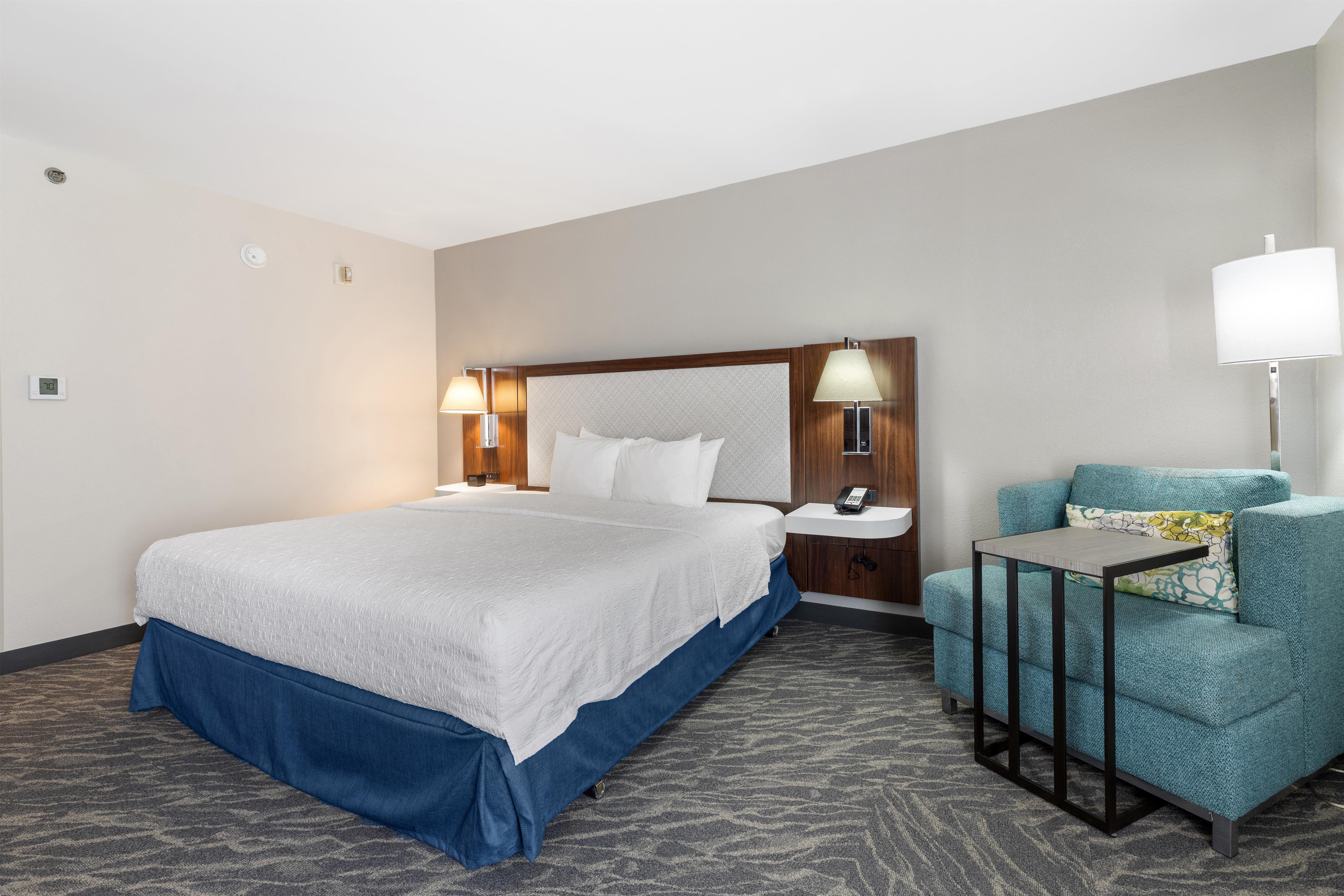 Hampton Inn by Hilton Dublin Room Type - 1 KNG ACC ROLLIN SHWR NS