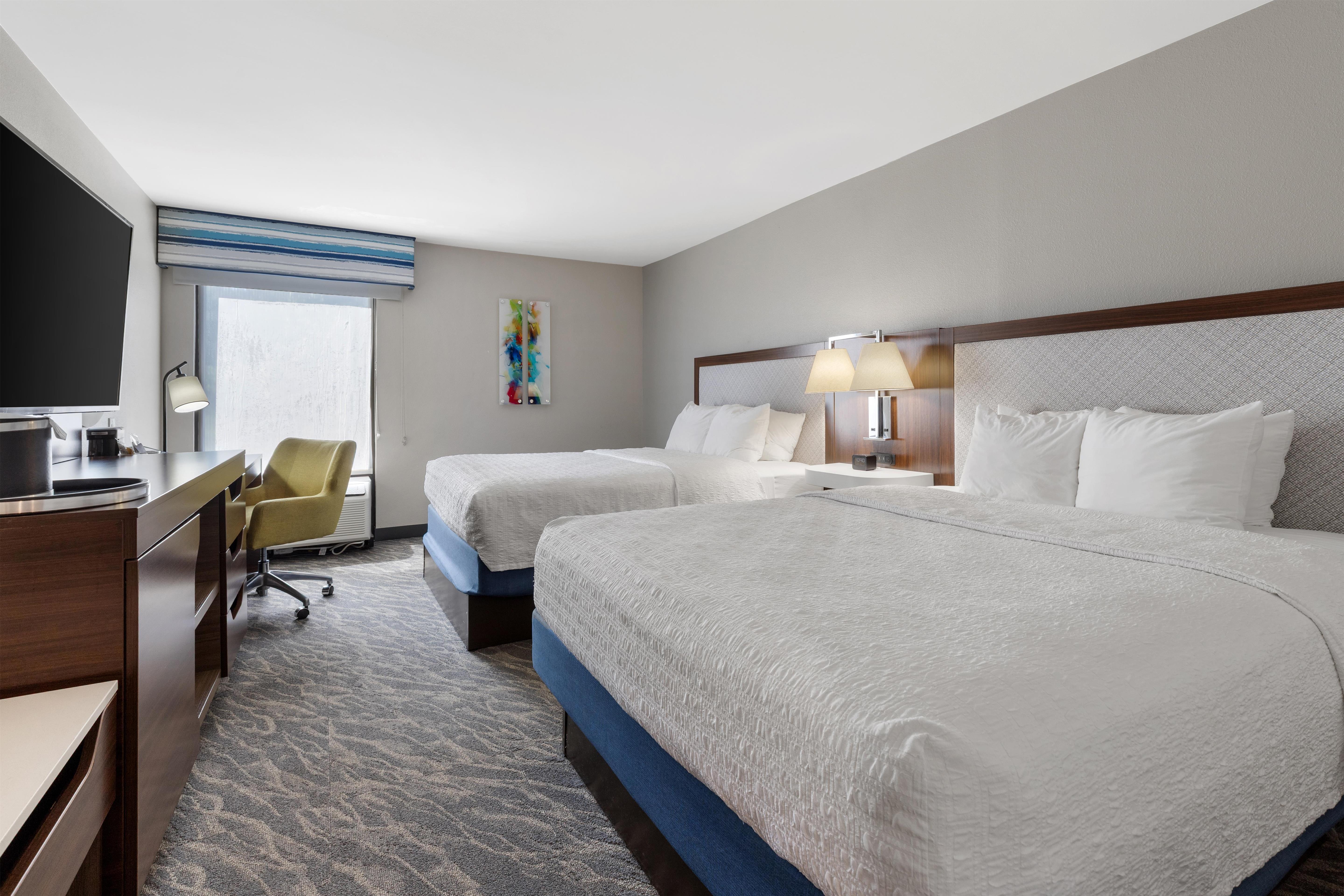 Hampton Inn by Hilton Dublin Room Type - 2 QNS W FRIDGE MICROWV NS