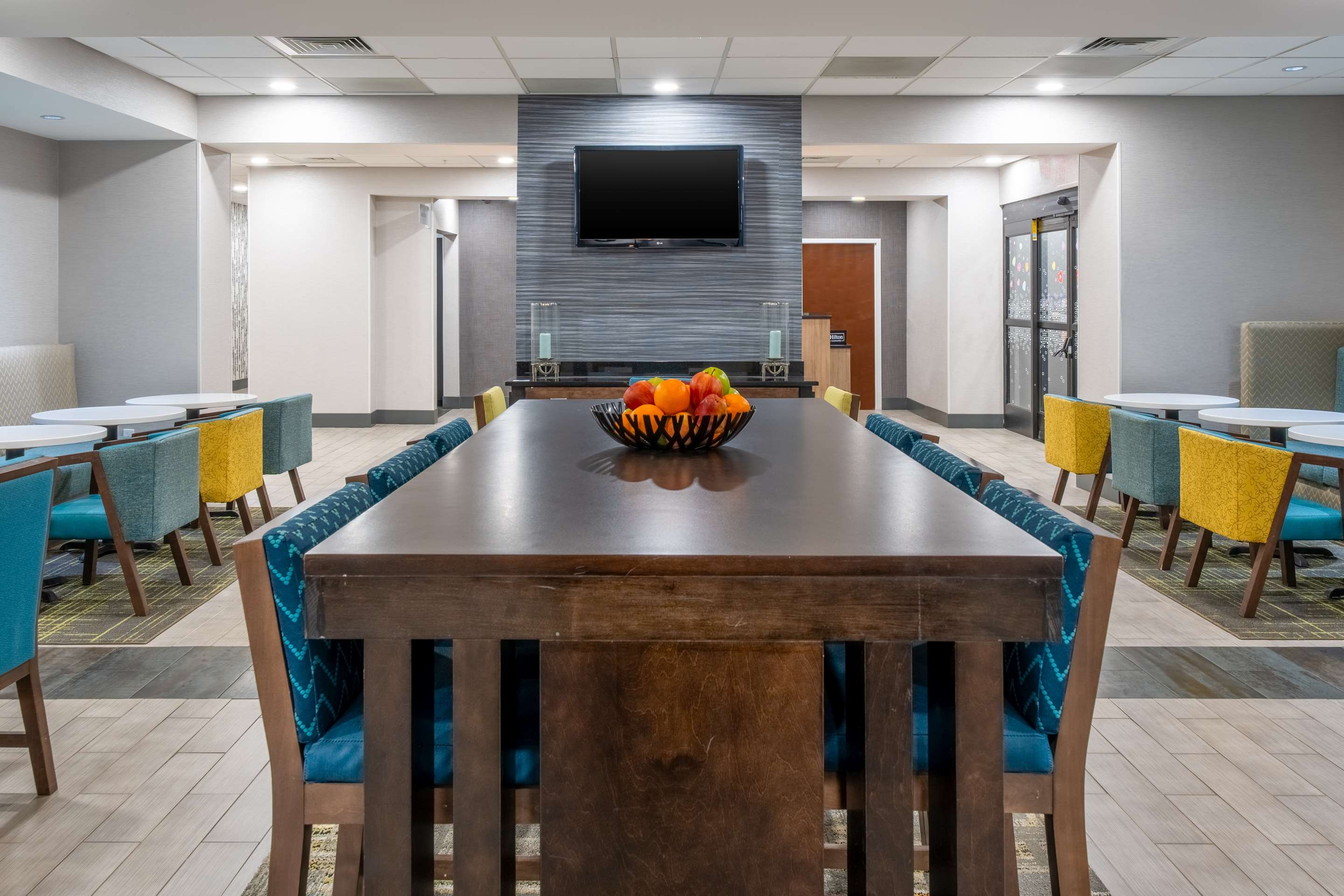 Breakfast Area | Hampton Inn Dahlgren