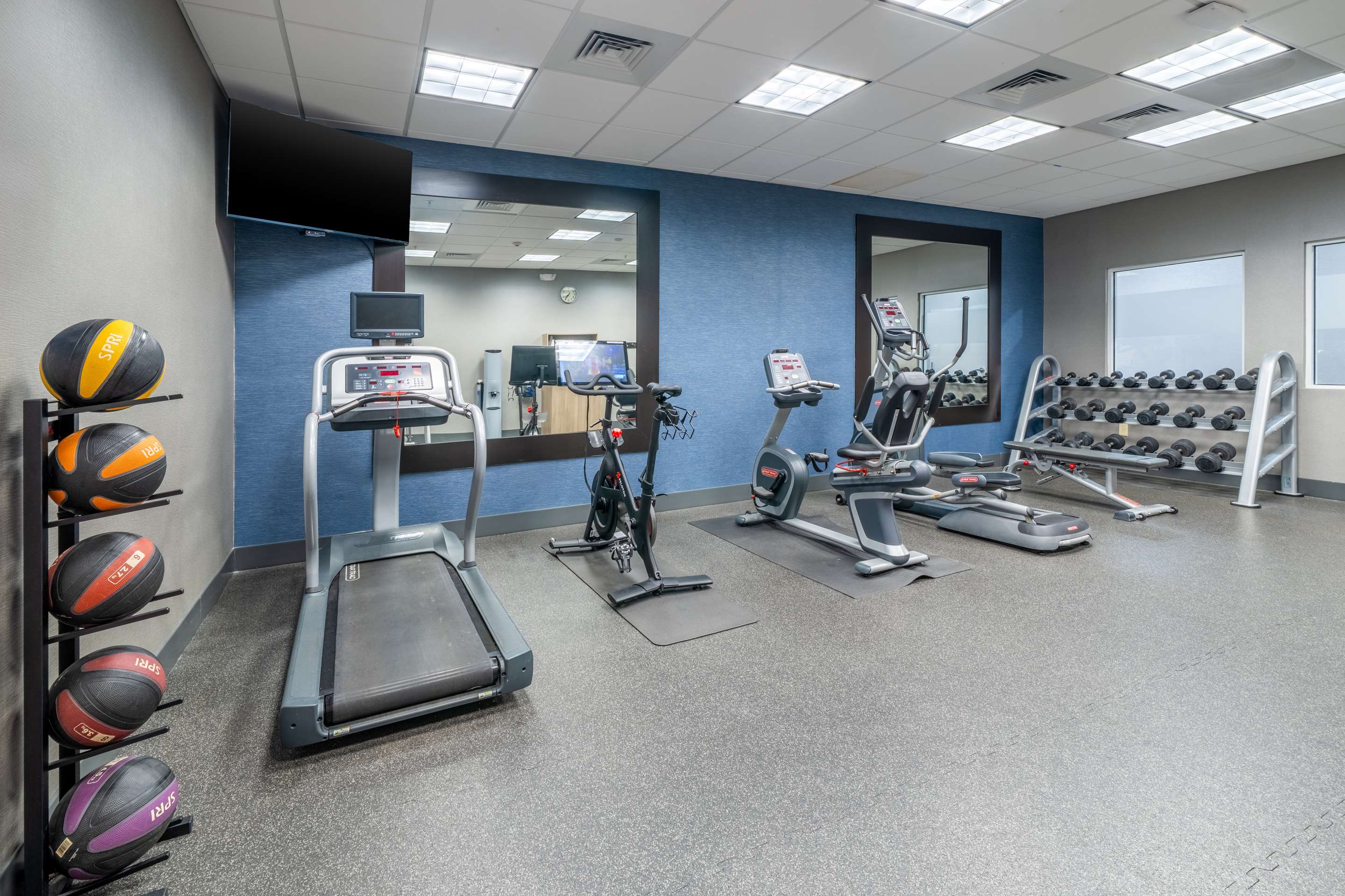 Health club fitness center gym | Hampton Inn Dahlgren