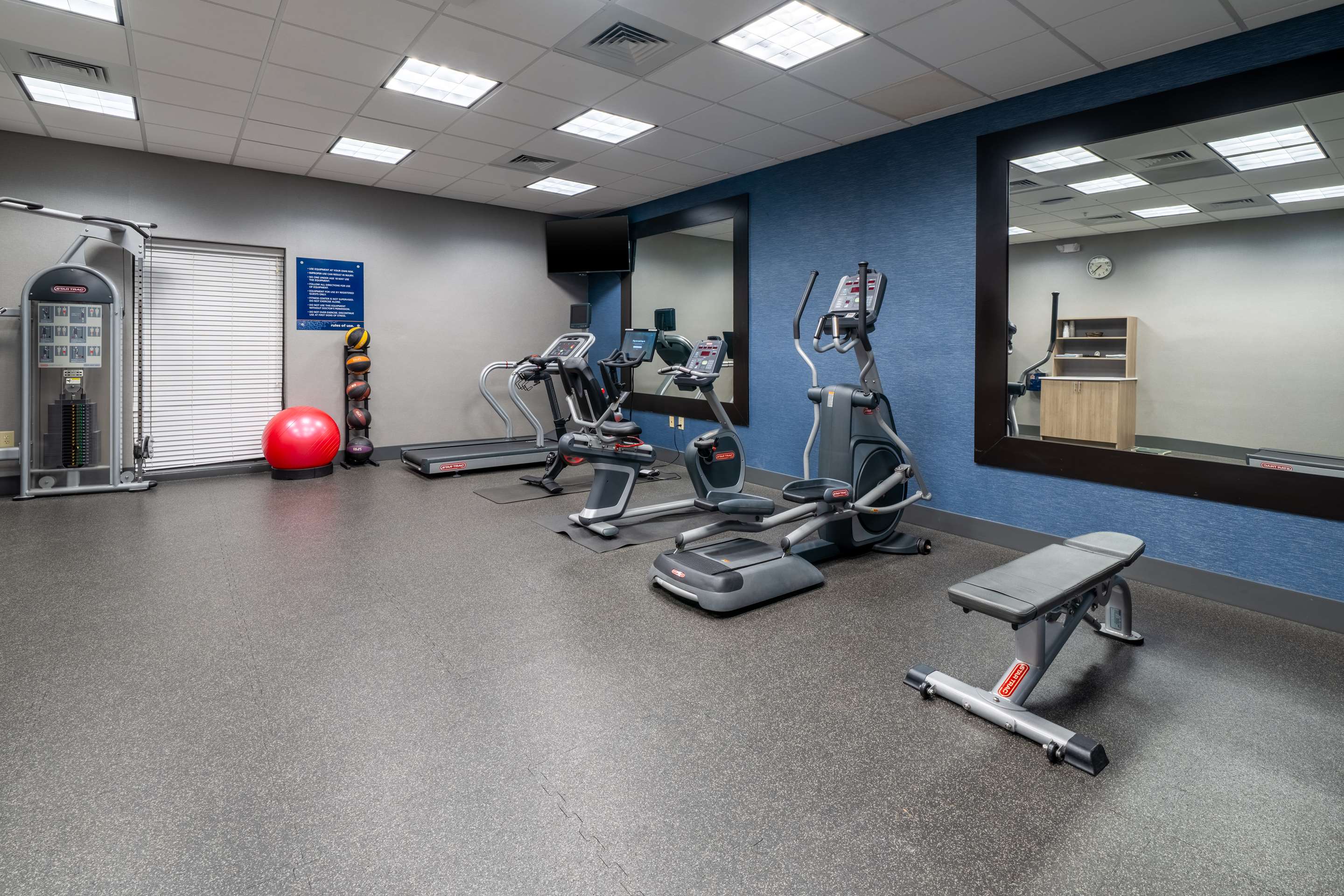 Health club fitness center gym | Hampton Inn Dahlgren