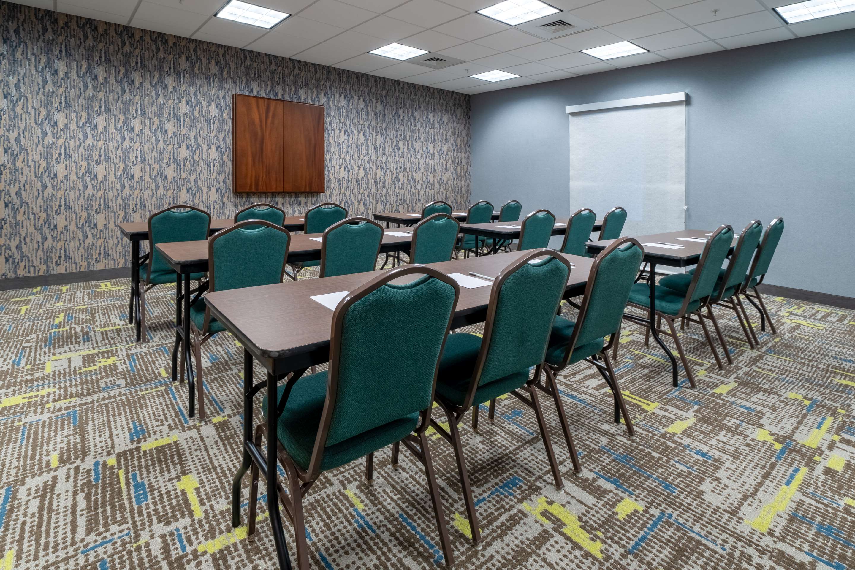 Meeting Room | Hampton Inn Dahlgren