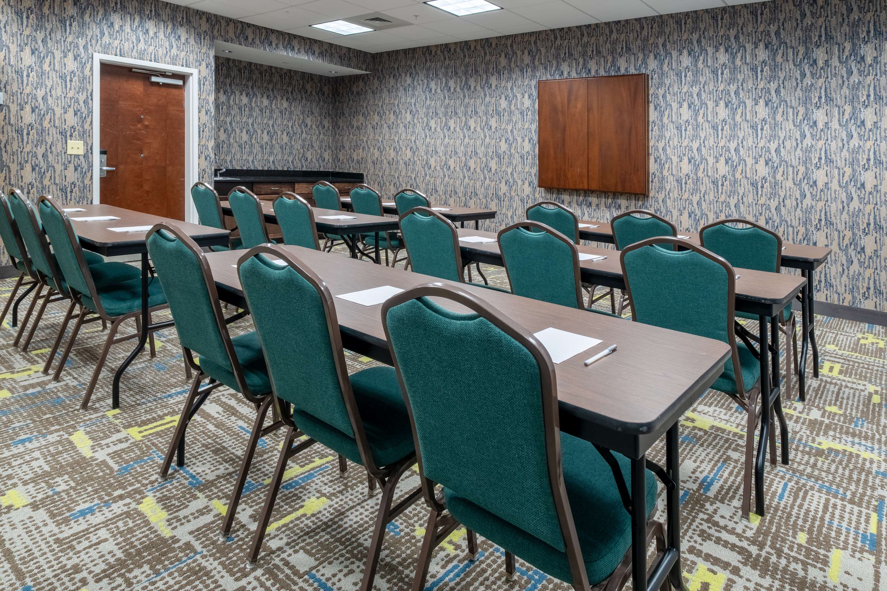 Meeting Room | Hampton Inn Dahlgren