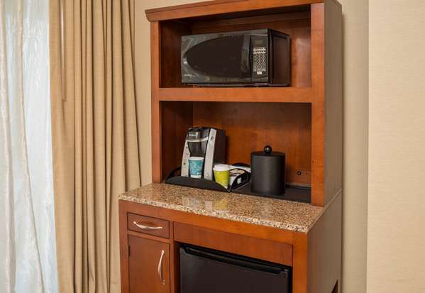  - Hilton Garden Inn Alexandria - I-95 & I-495, Exit 176B