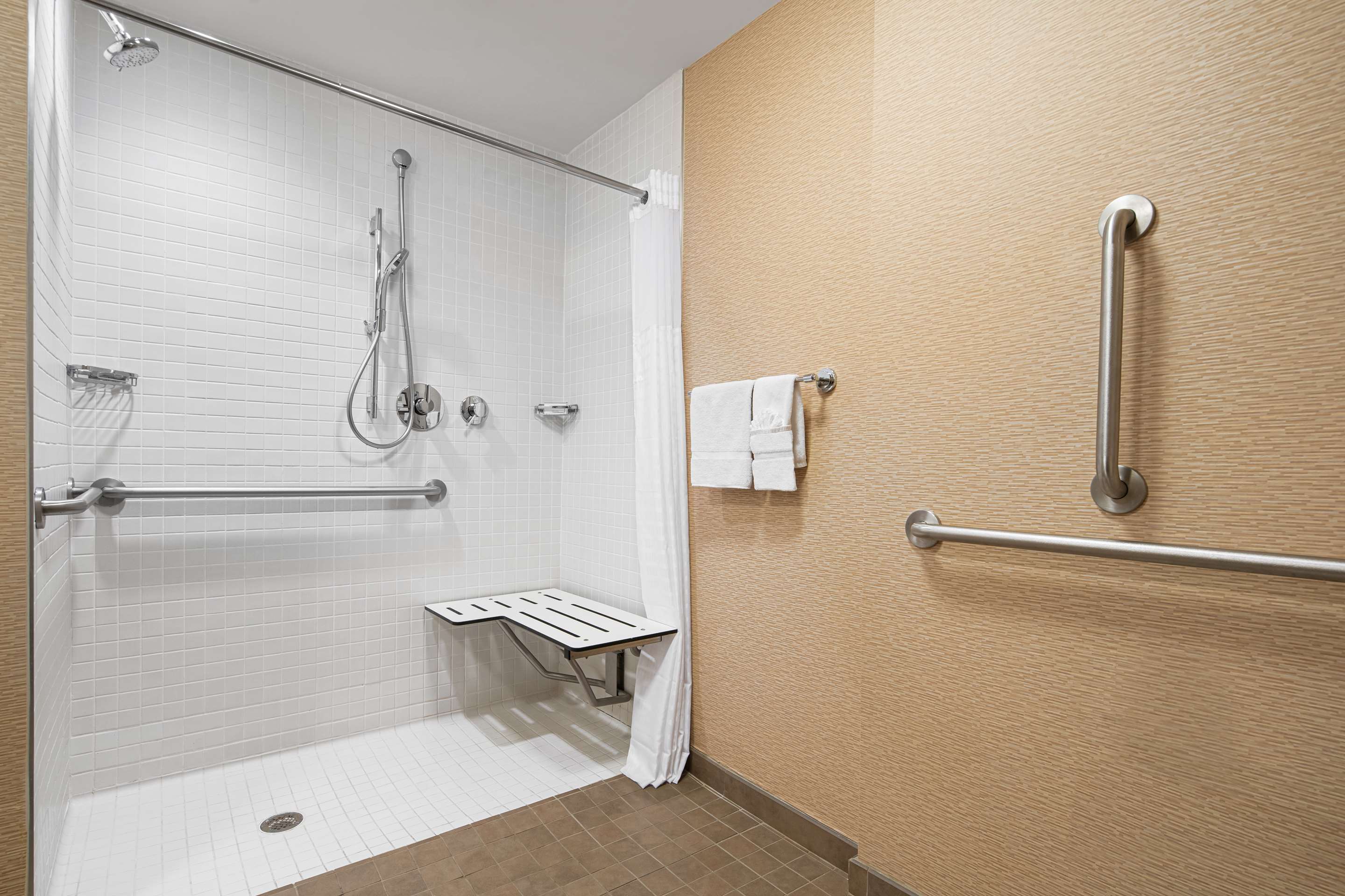 Guest room bath