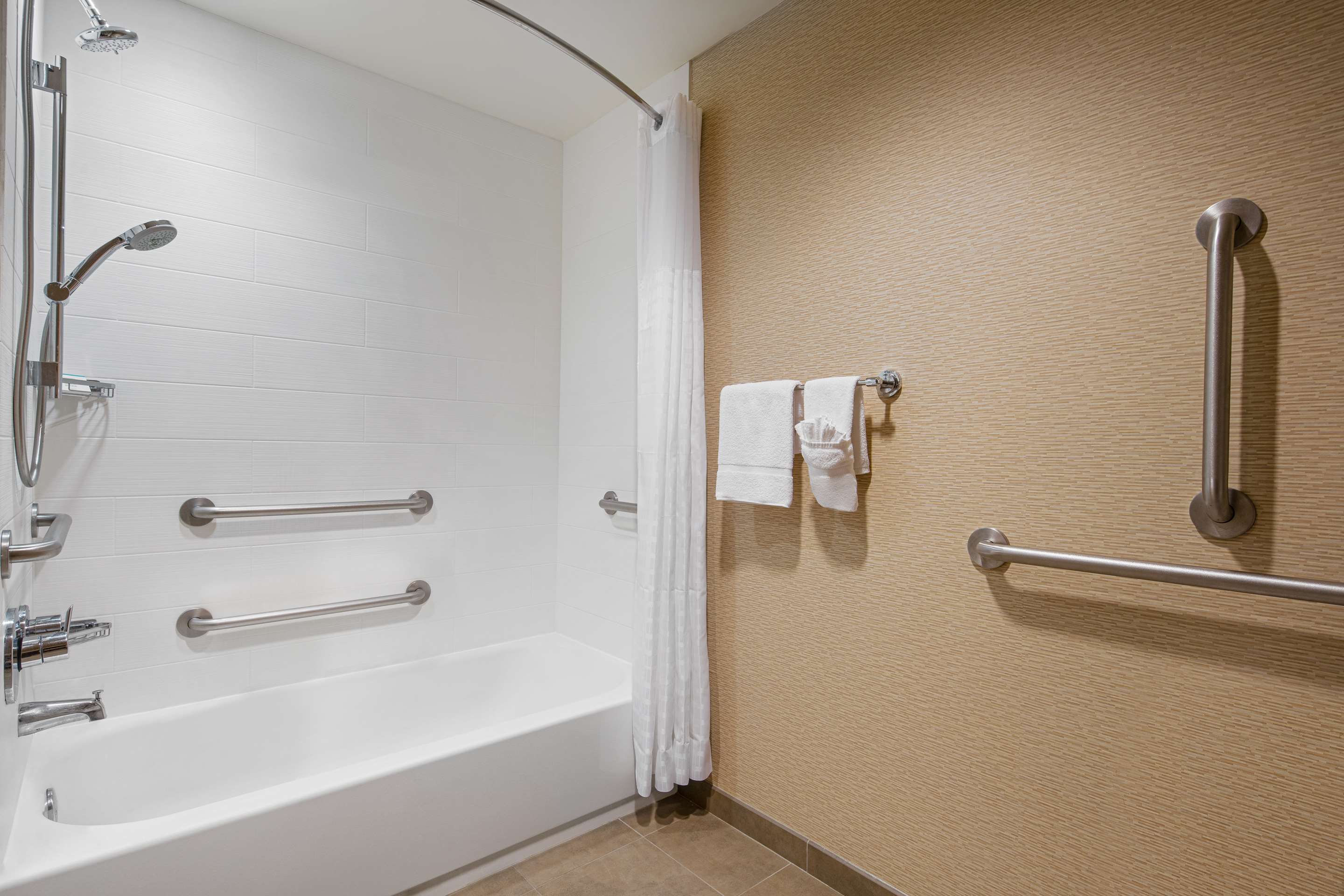 Guest room bath