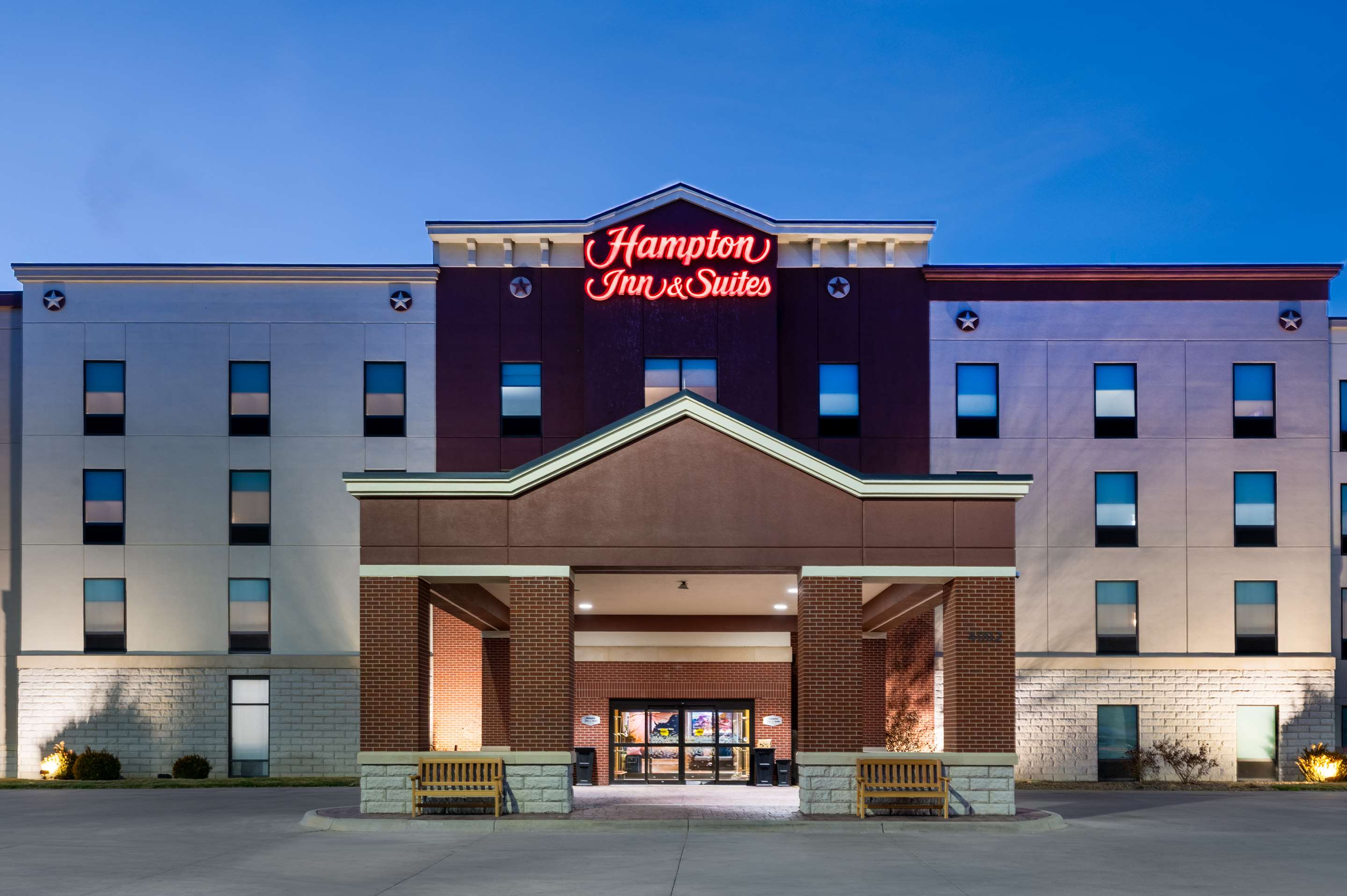 Exterior | Hampton Inn & Suites Dodge City