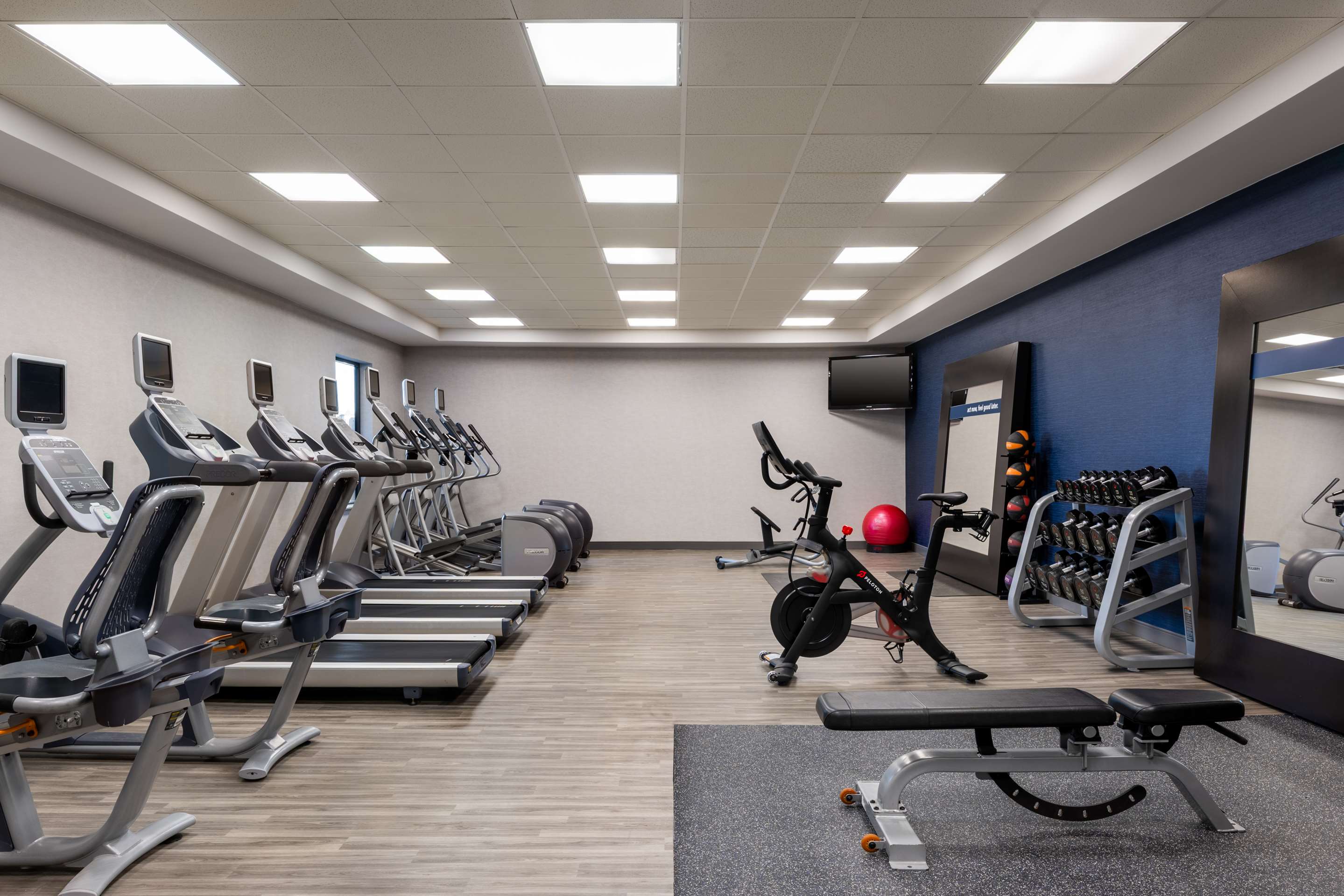 Health club fitness center gym | Hampton Inn & Suites Dodge City