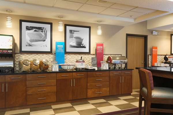 Amenities - Hampton Inn Forsyth