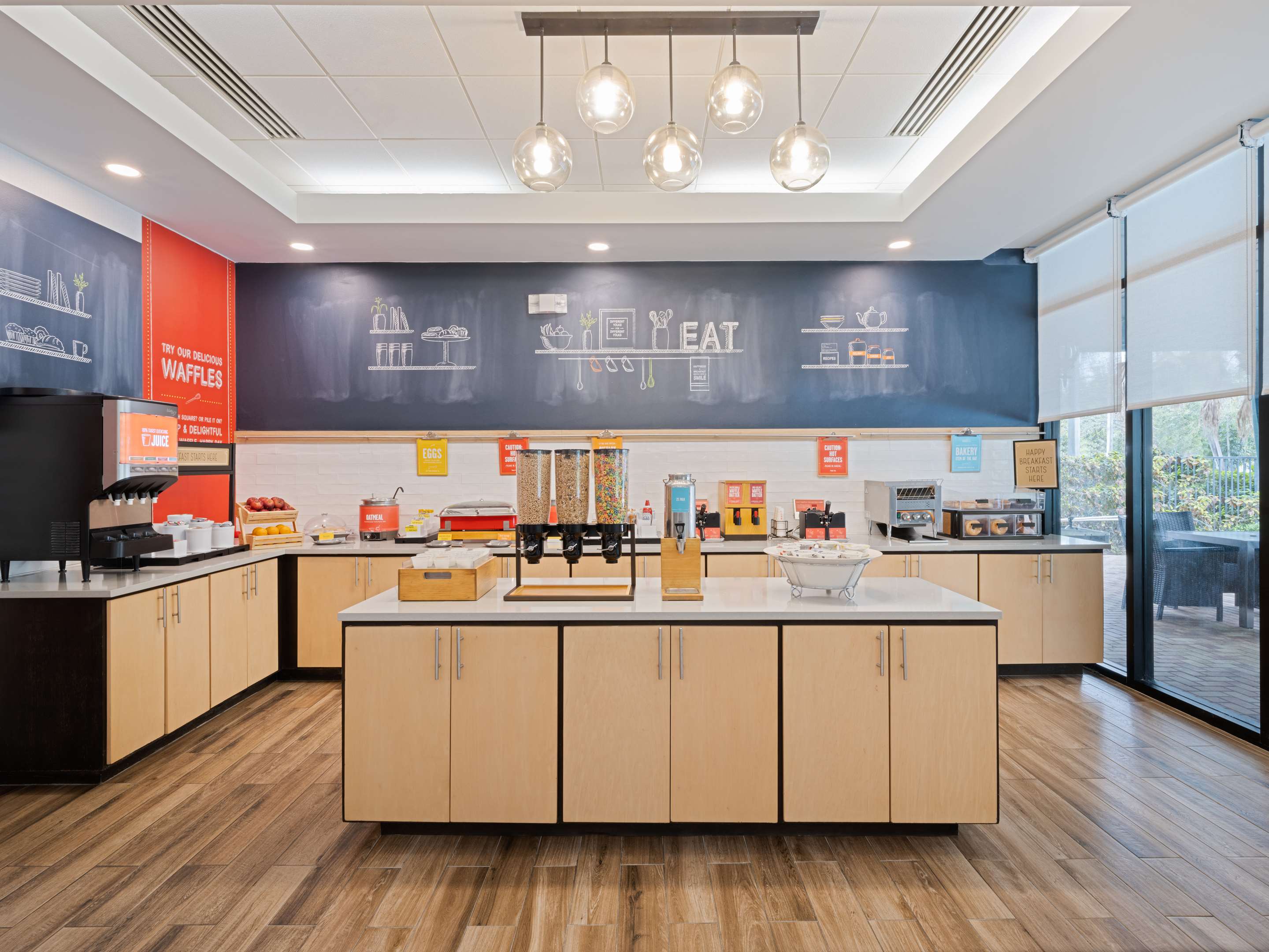 Breakfast Area | Hampton Inn Boca Raton-Deerfield Beach