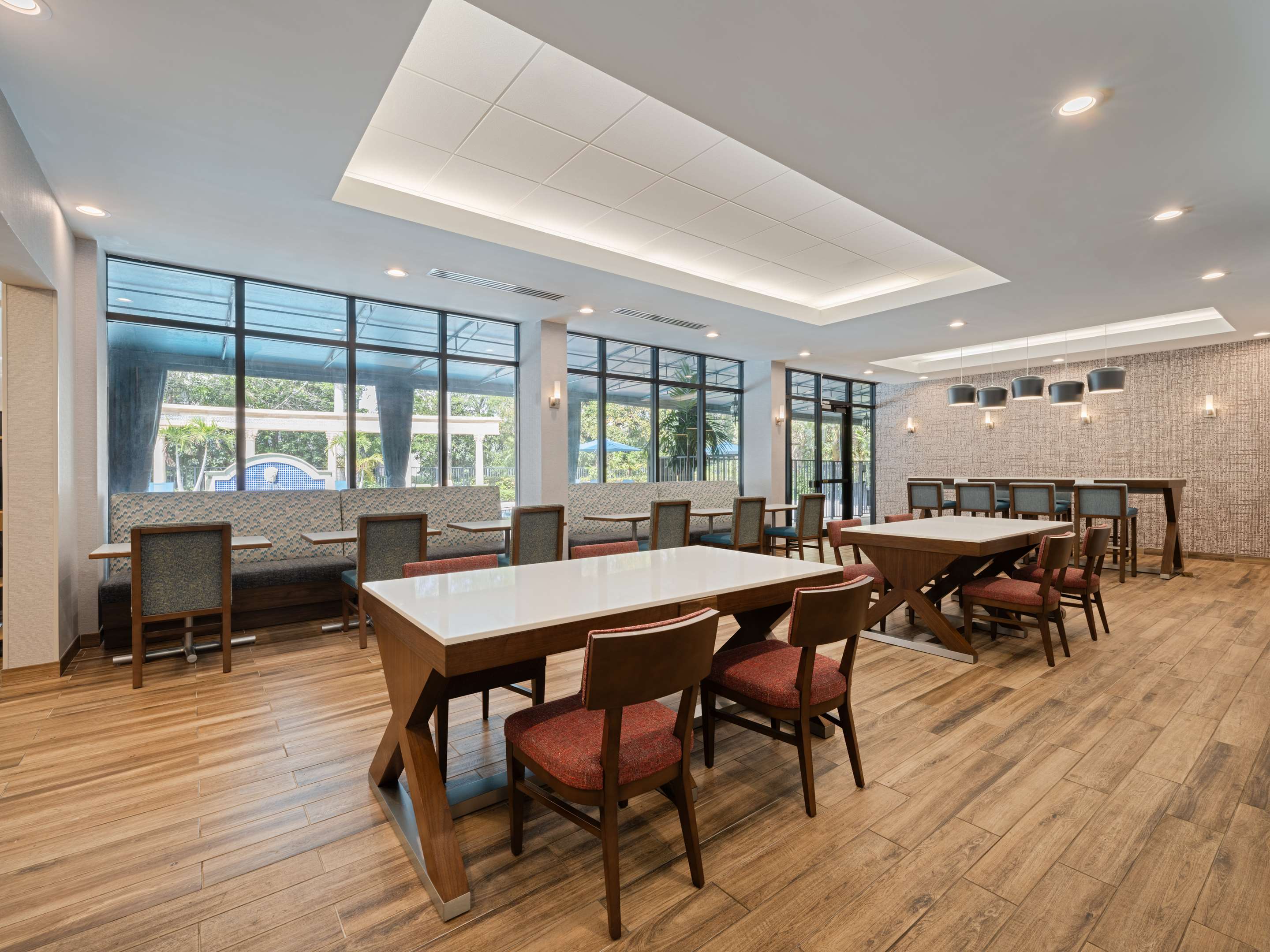Breakfast Area | Hampton Inn Boca Raton-Deerfield Beach