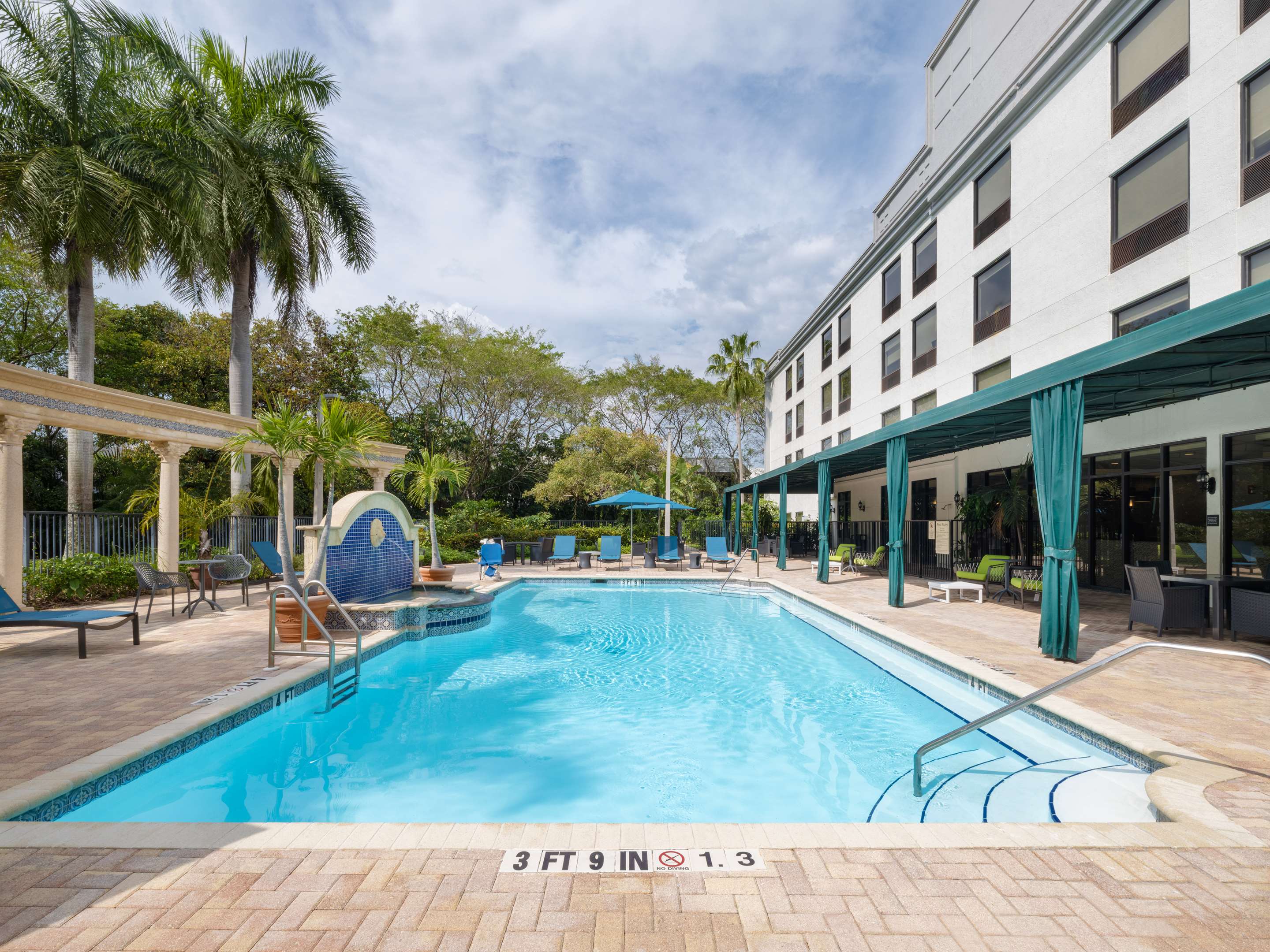 Pool | Hampton Inn Boca Raton-Deerfield Beach
