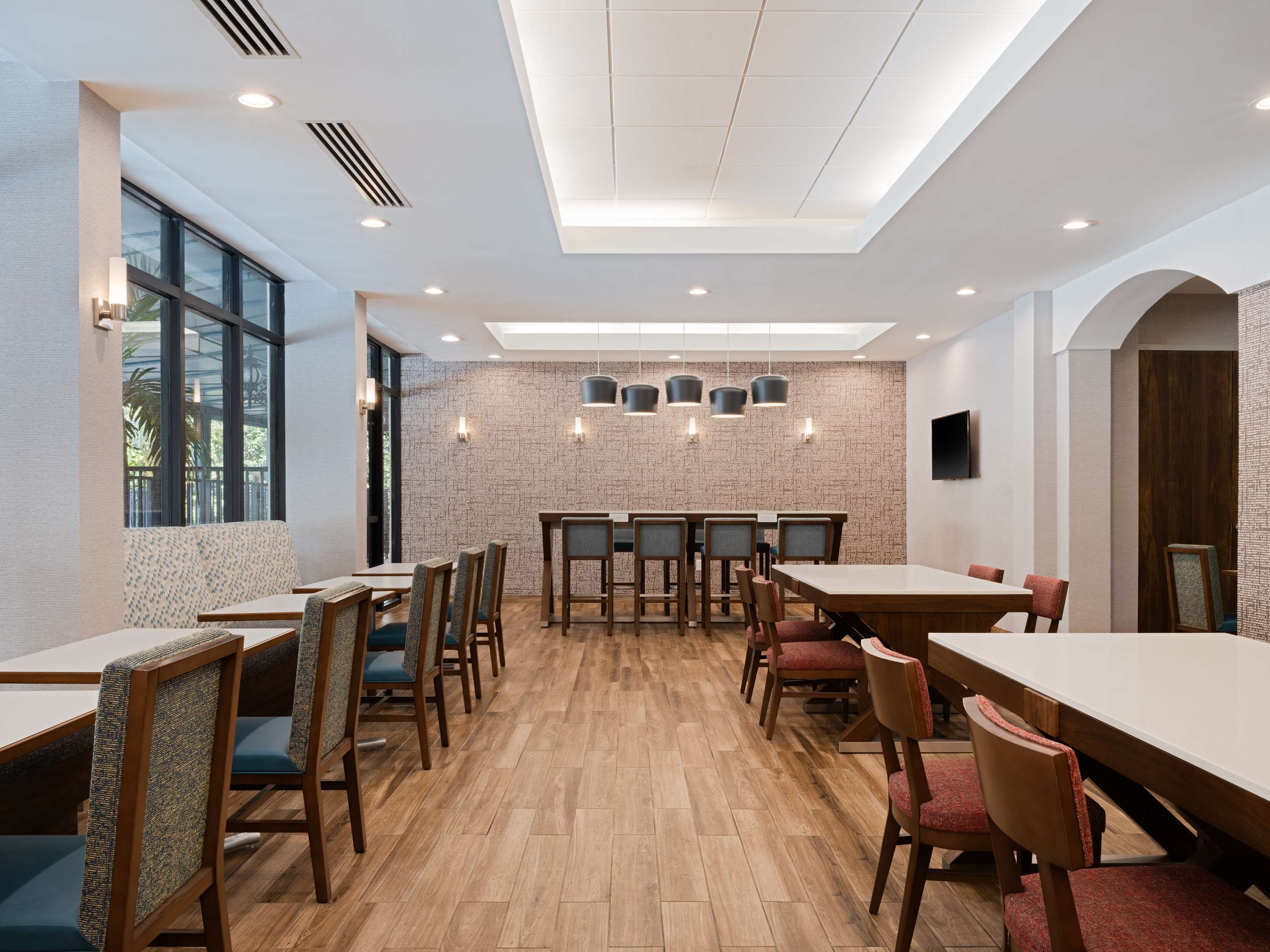 Breakfast Area | Hampton Inn Boca Raton-Deerfield Beach