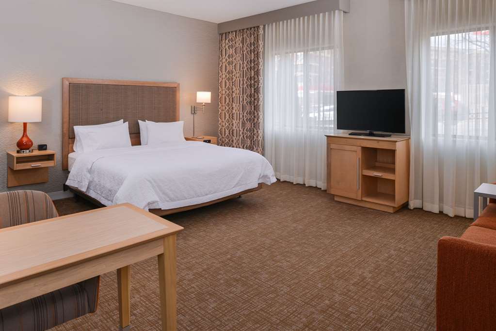 Hampton Inn & Suites by Hilton Denver-Speer Boulevard - Tap to explore photos