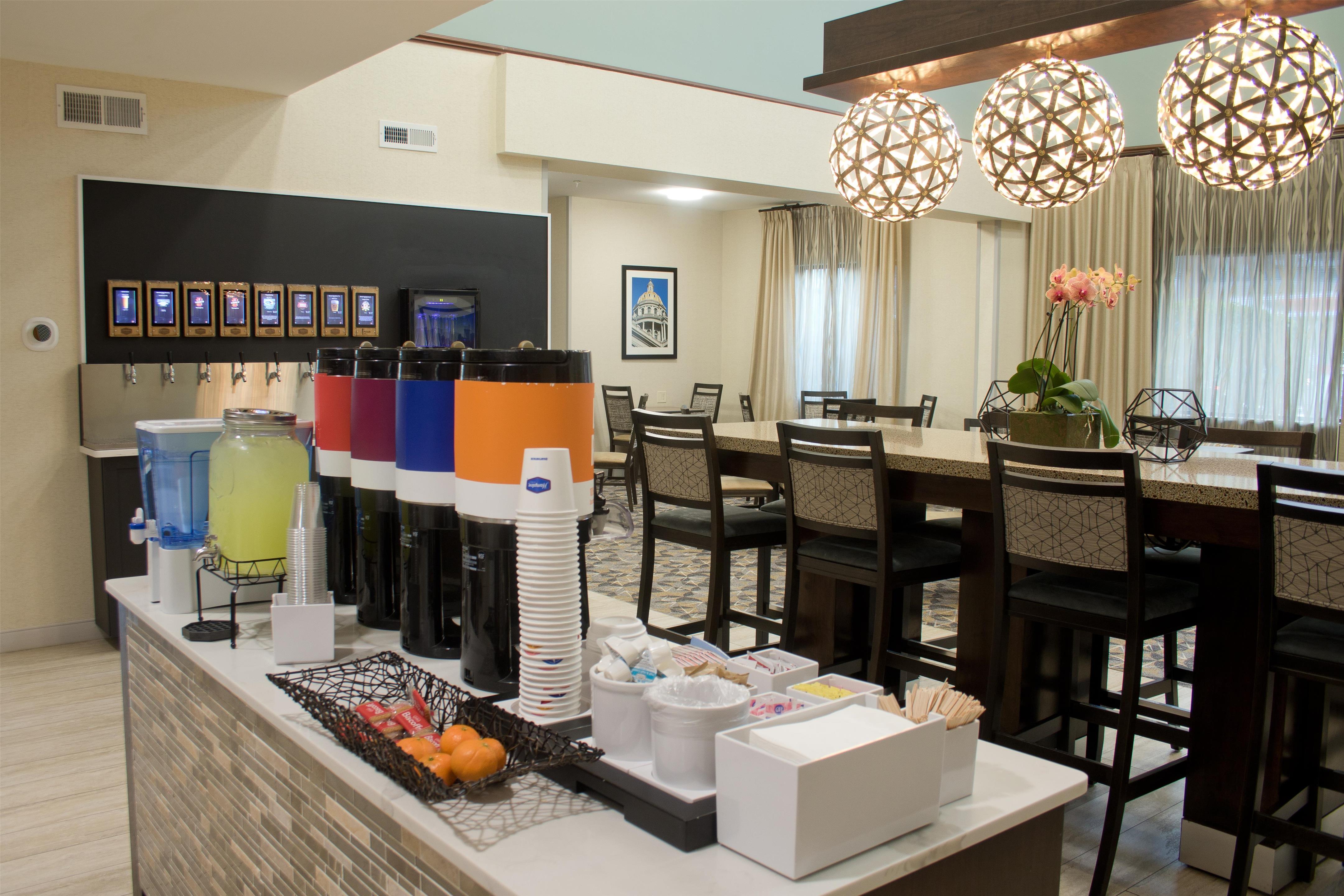 Lobby | Hampton Inn & Suites Denver-Speer Boulevard