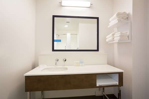  - Hampton Inn & Suites Downtown Denver