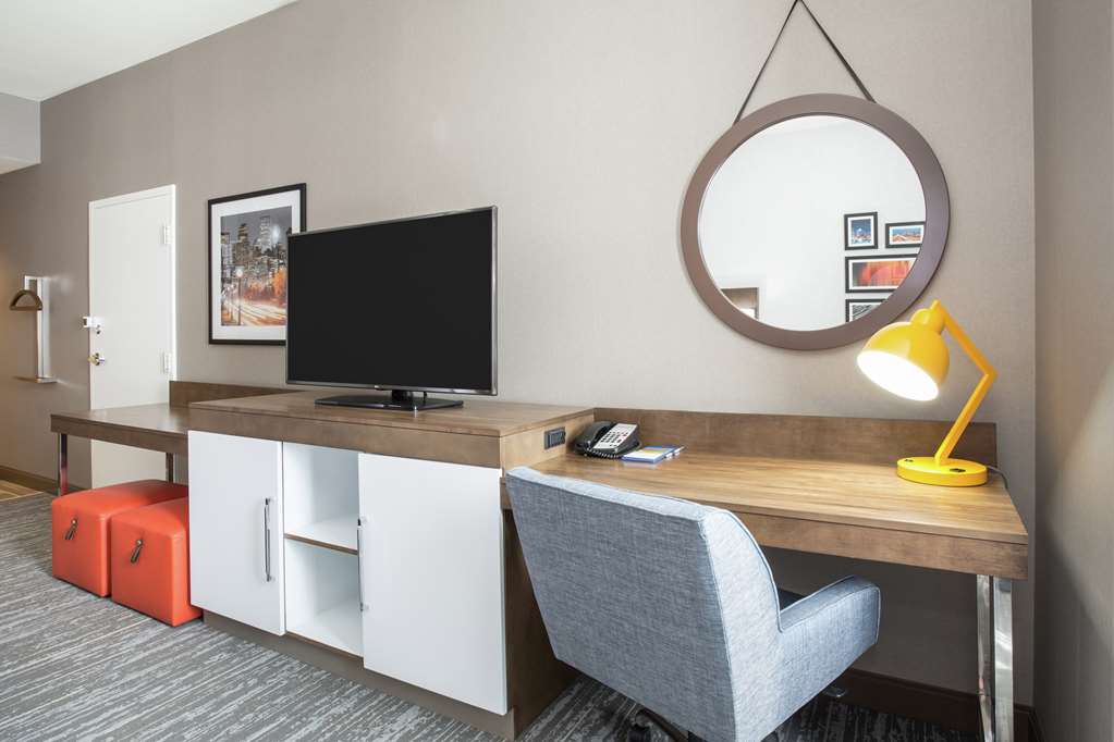 Hampton Inn & Suites by Hilton Denver-Downtown - Tap to explore photos
