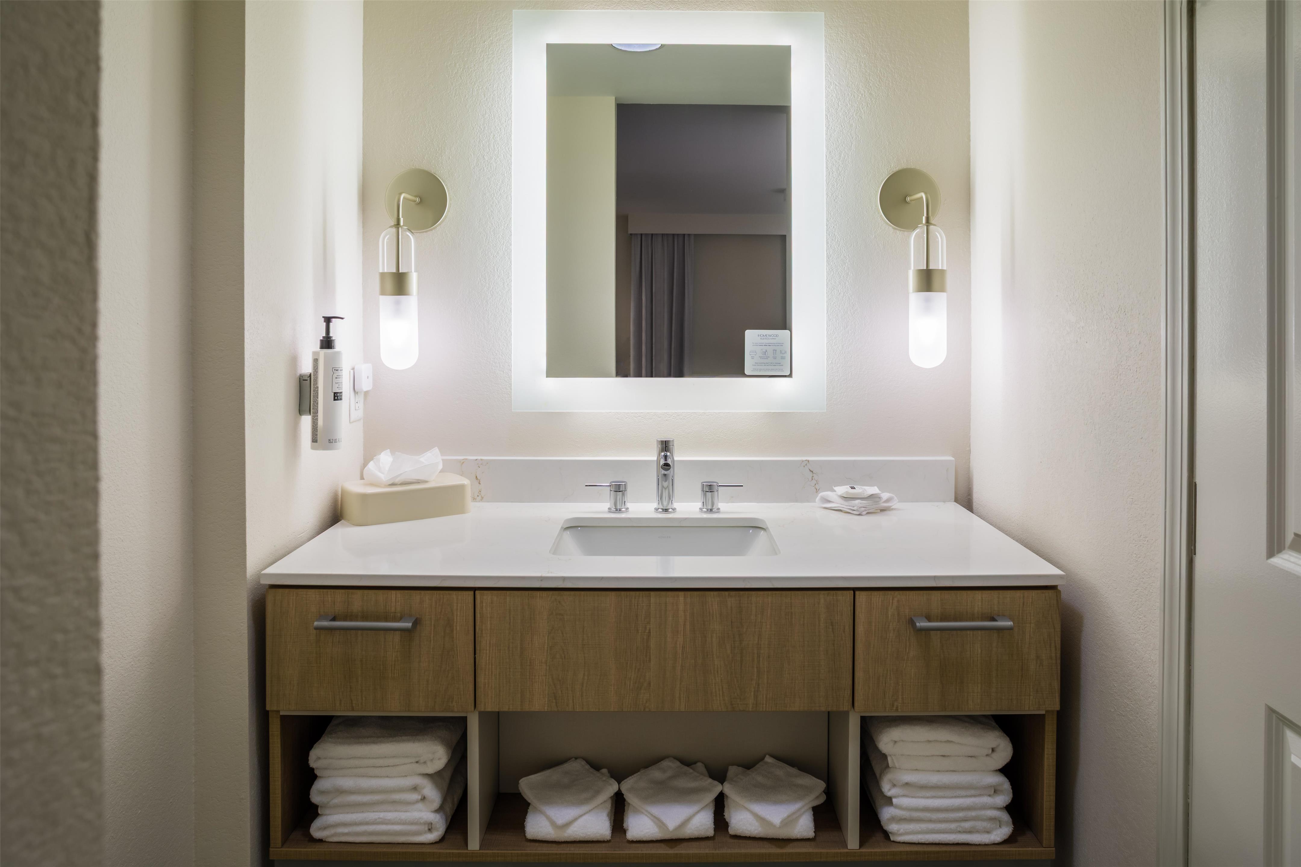 Guest room bath