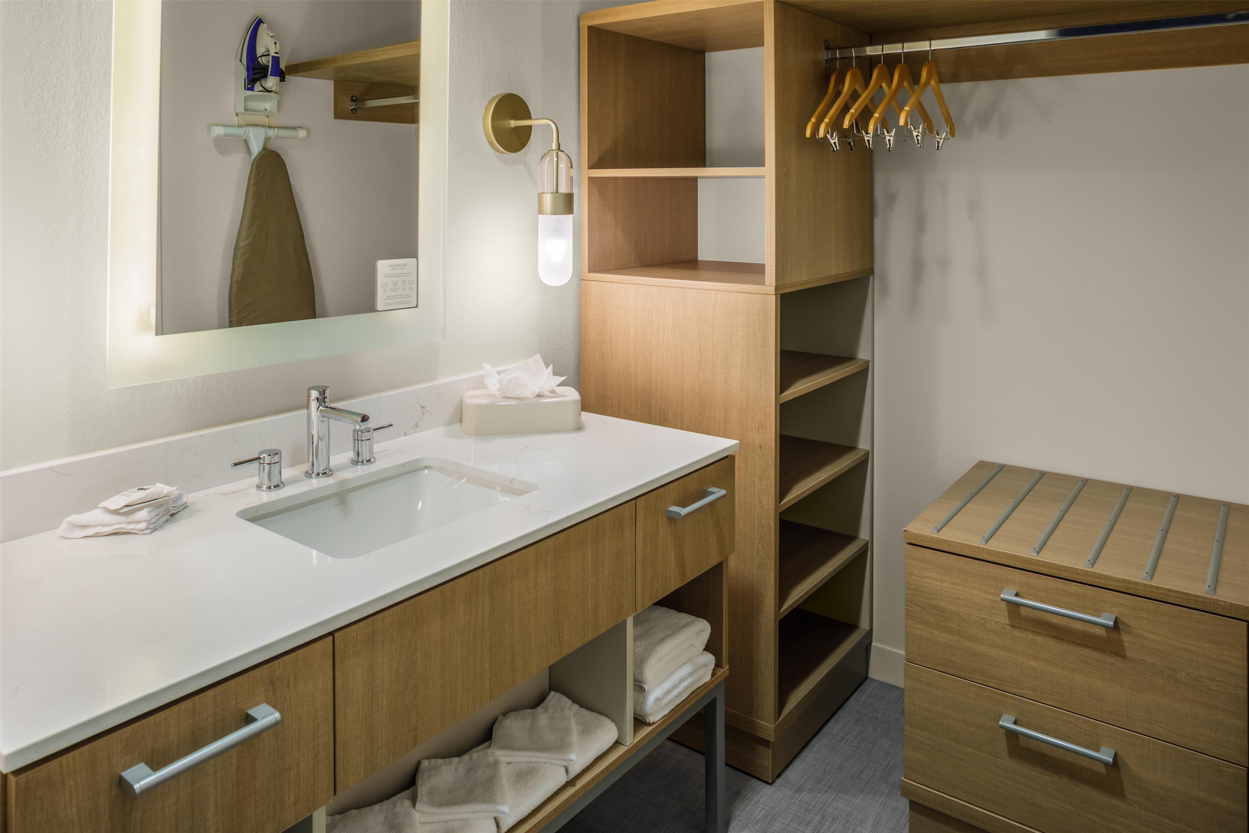 Guest room bath