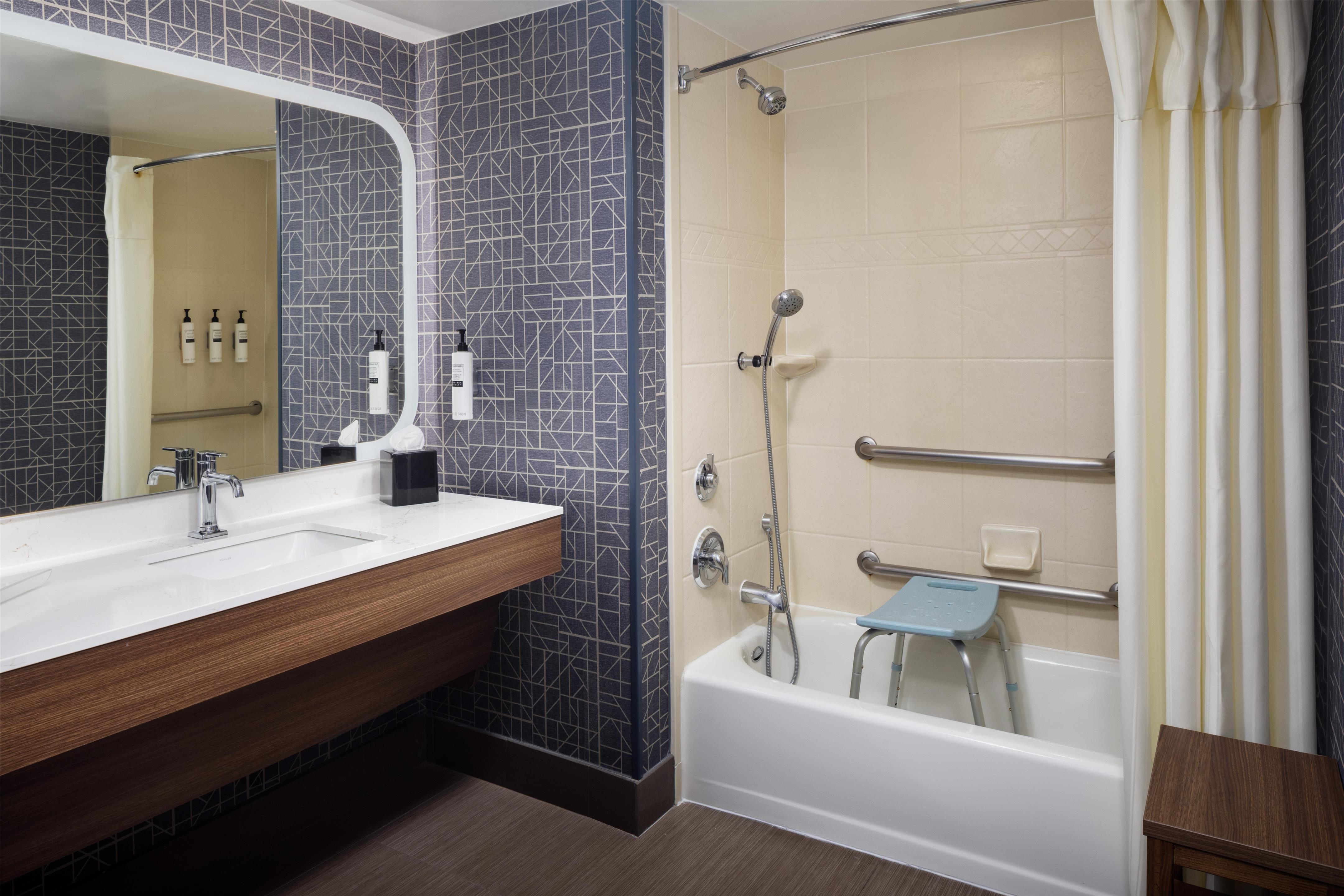 Guest room bath