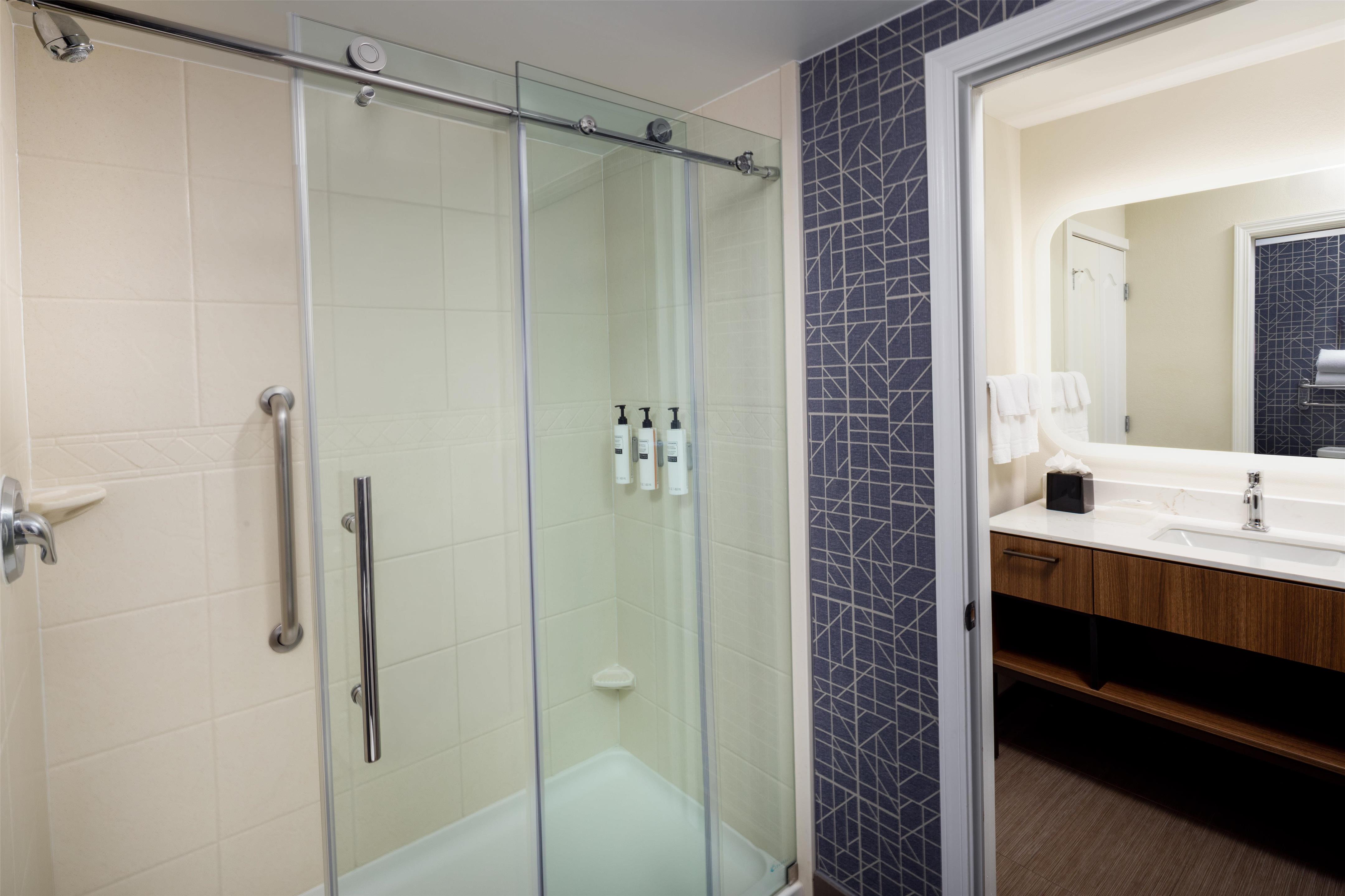 Guest room bath