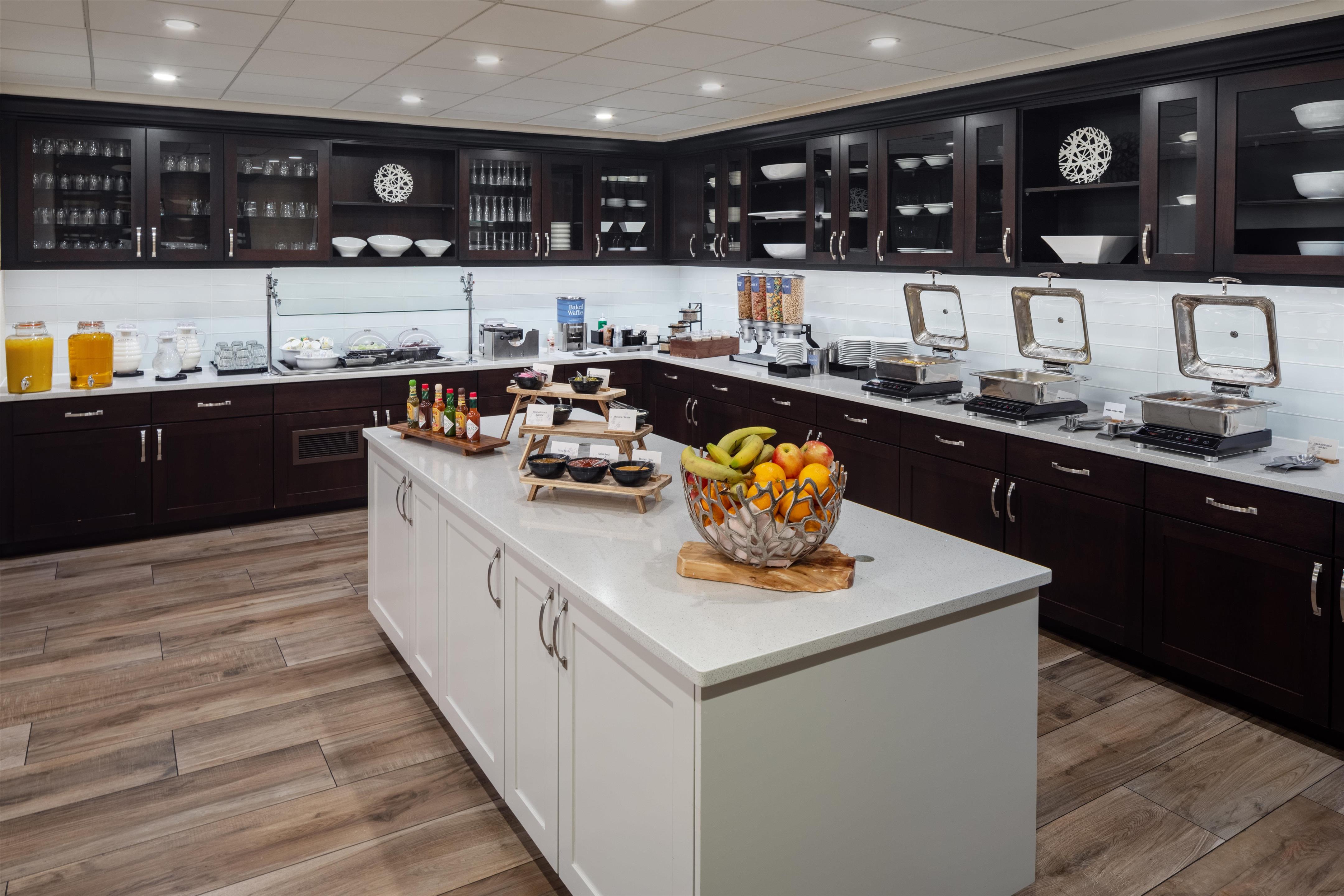 Breakfast Area | Homewood Suites by Hilton Denver Int'l Airport