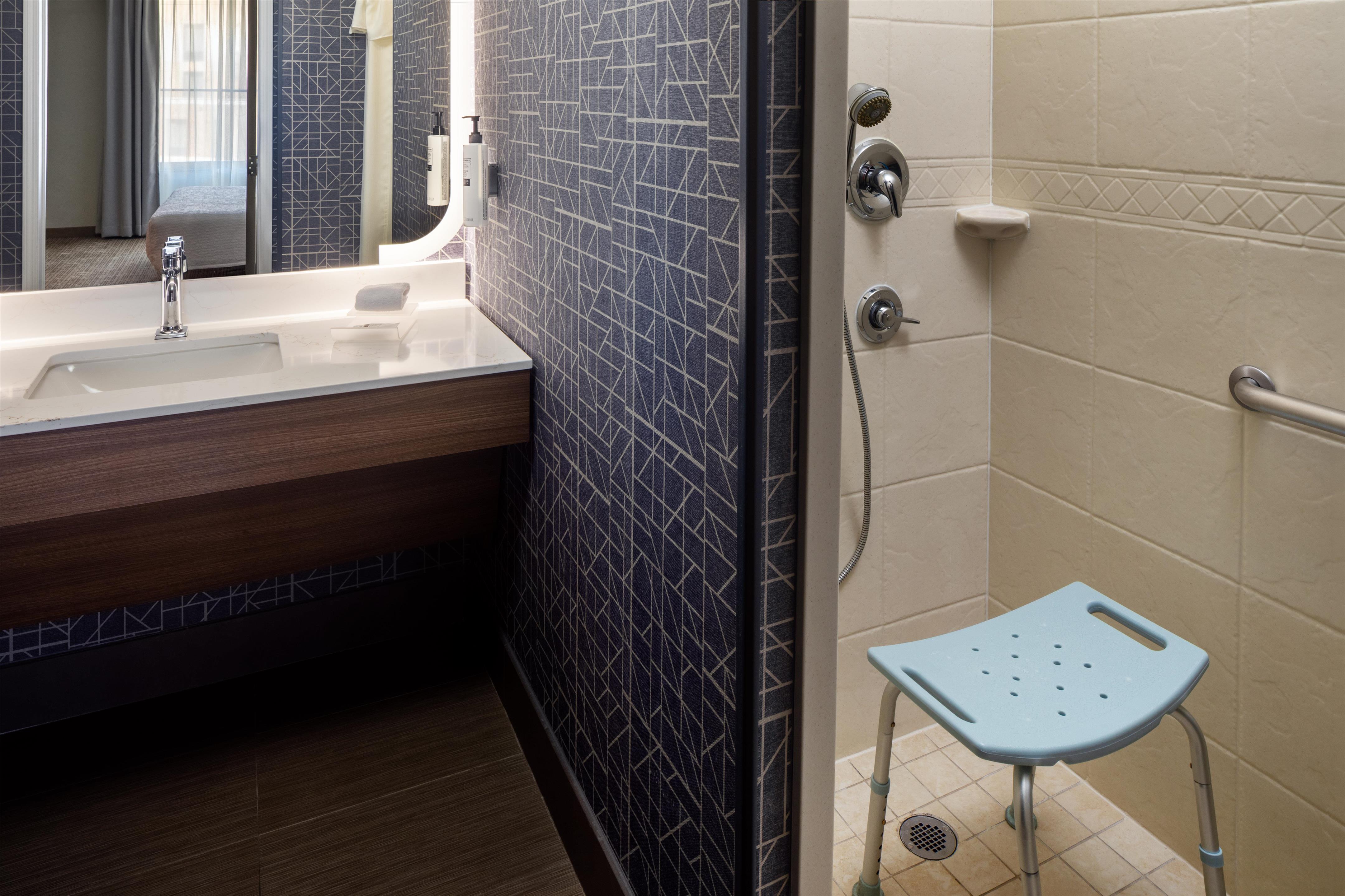 Guest room bath