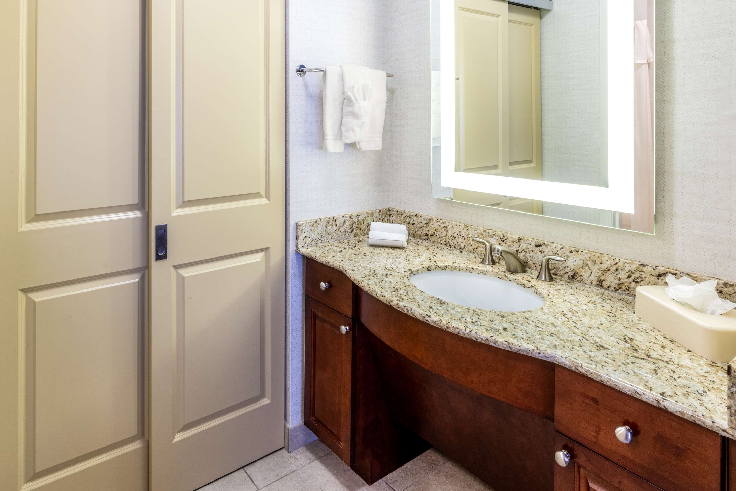 Guest room bath
