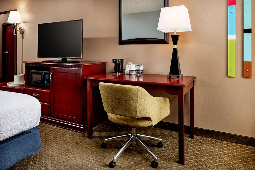 Hampton Inn by Hilton Longmont Room Type - 1 KNG ACC ROLLIN SHWR NS