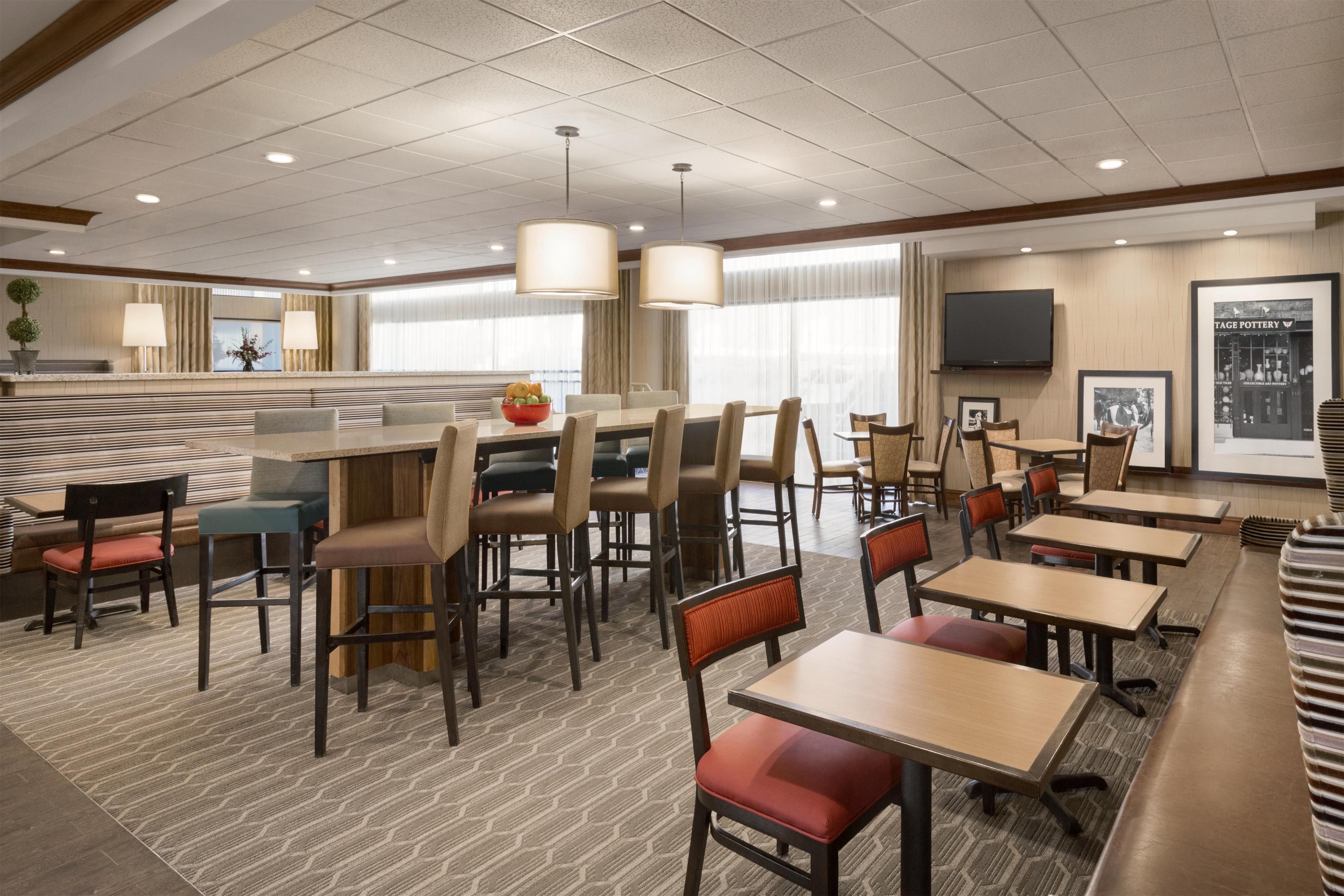 Lobby | Hampton Inn Denver West Federal Center