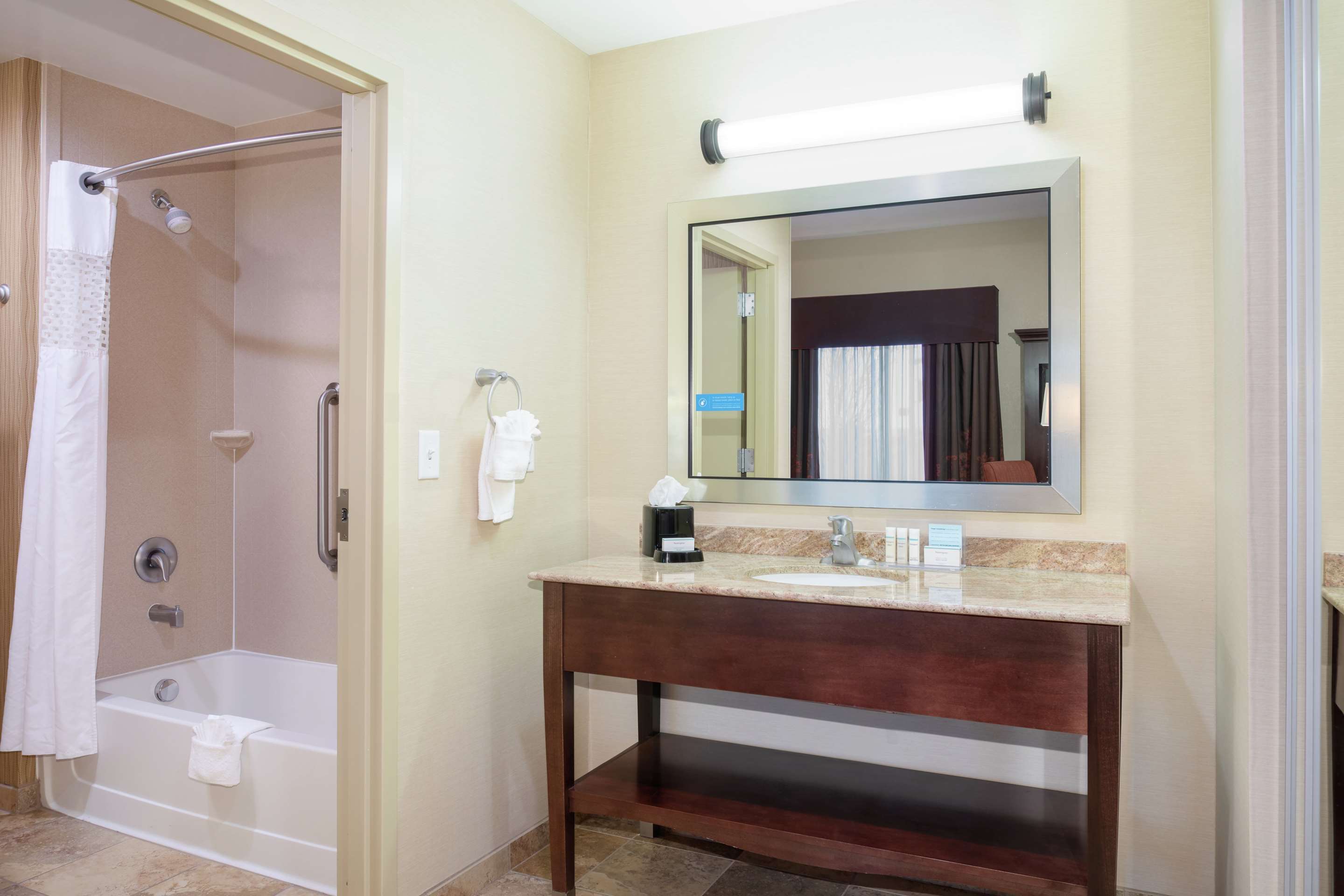 Guest room bath