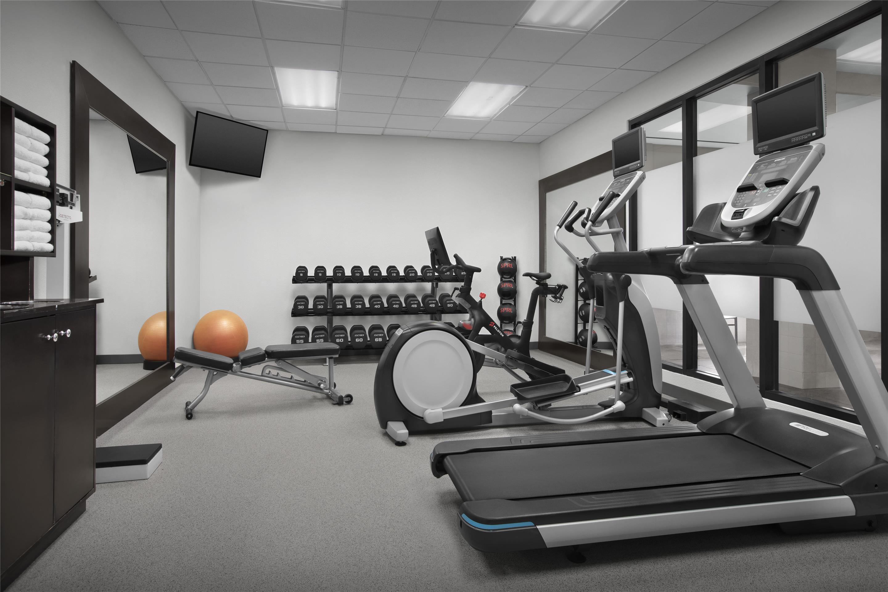 Health club fitness center gym | Hilton Garden Inn Denver/Highlands Ranch