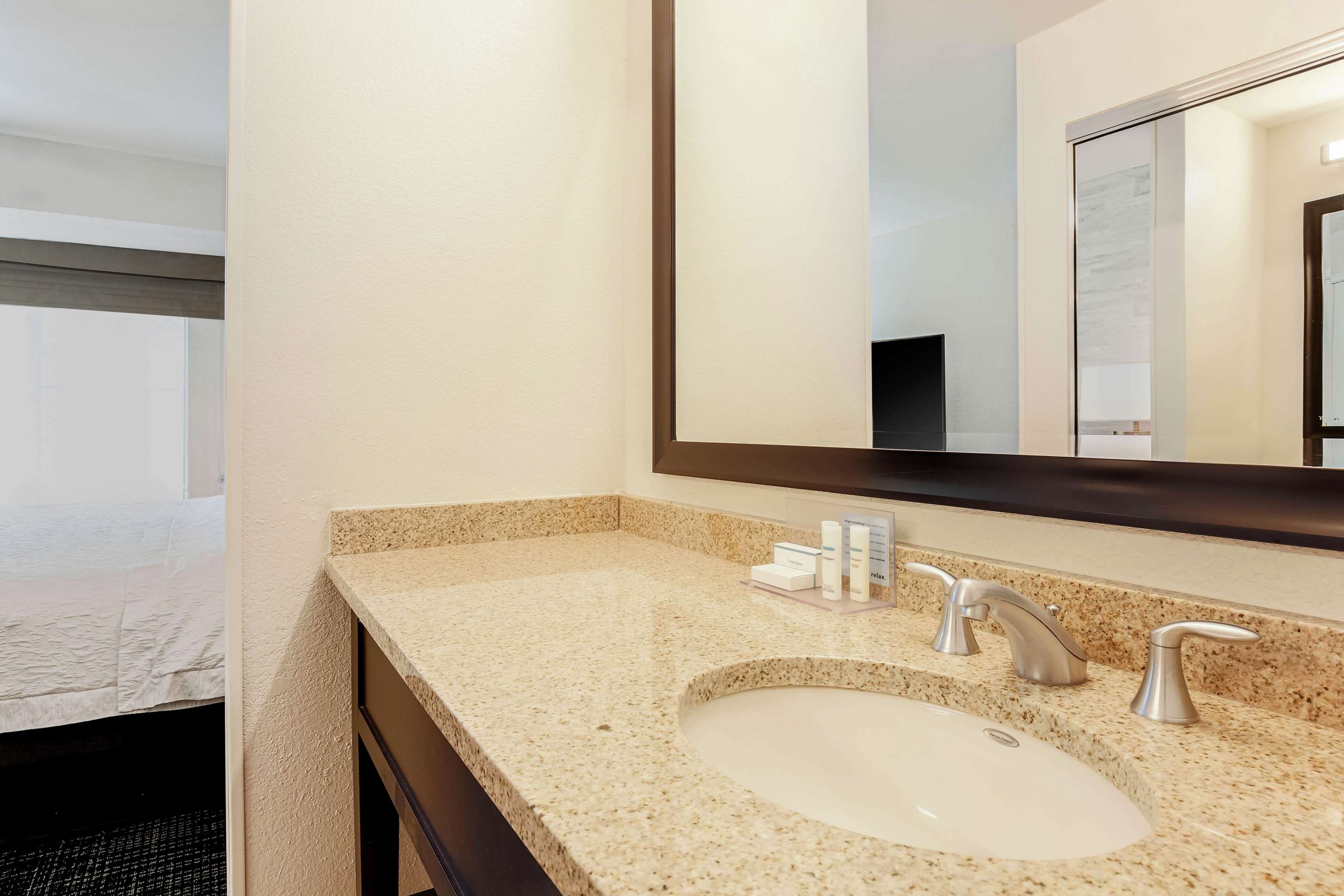 Guest room bath