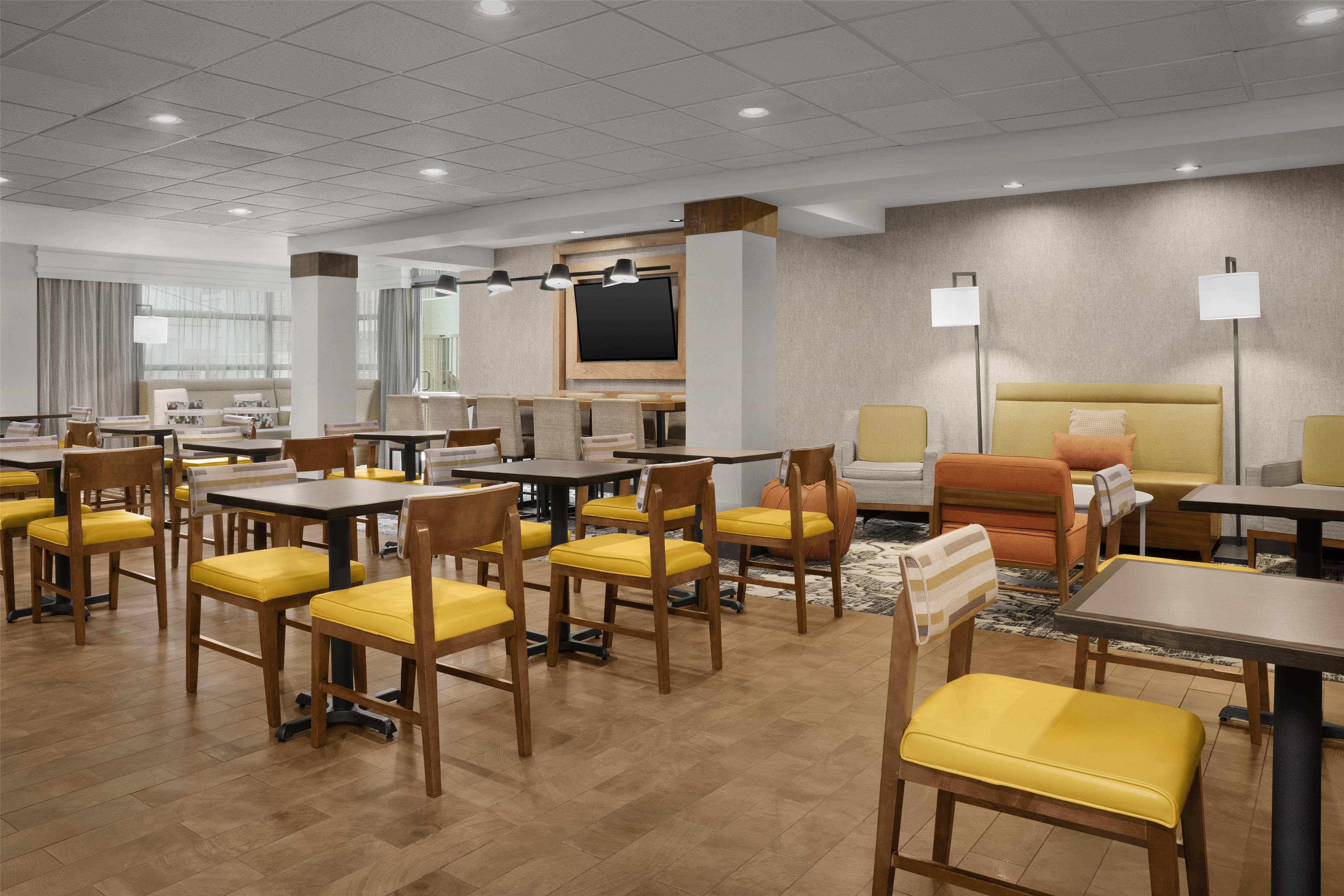 Lobby | Hampton Inn & Suites Denver Tech Center