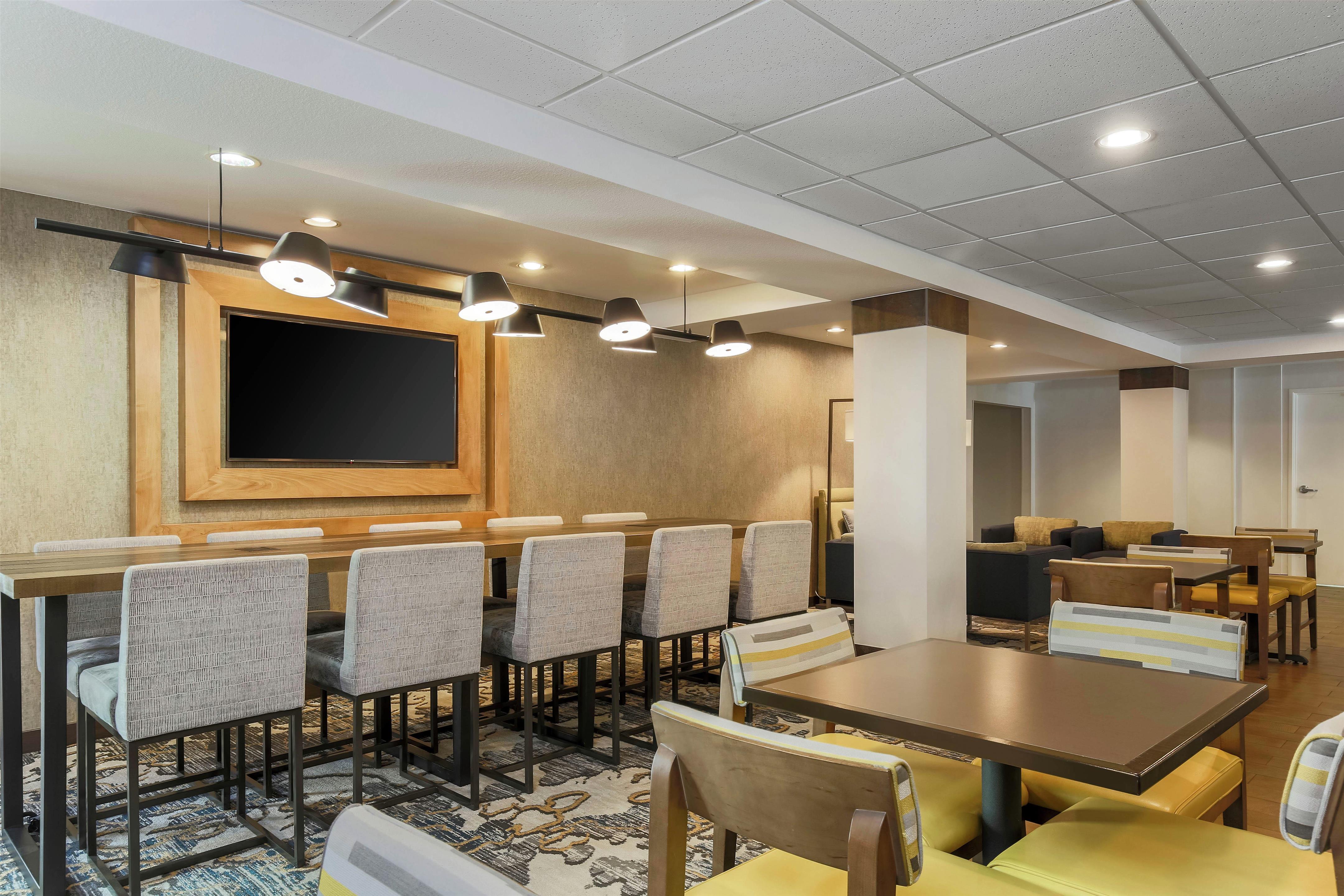 Lobby | Hampton Inn & Suites Denver Tech Center