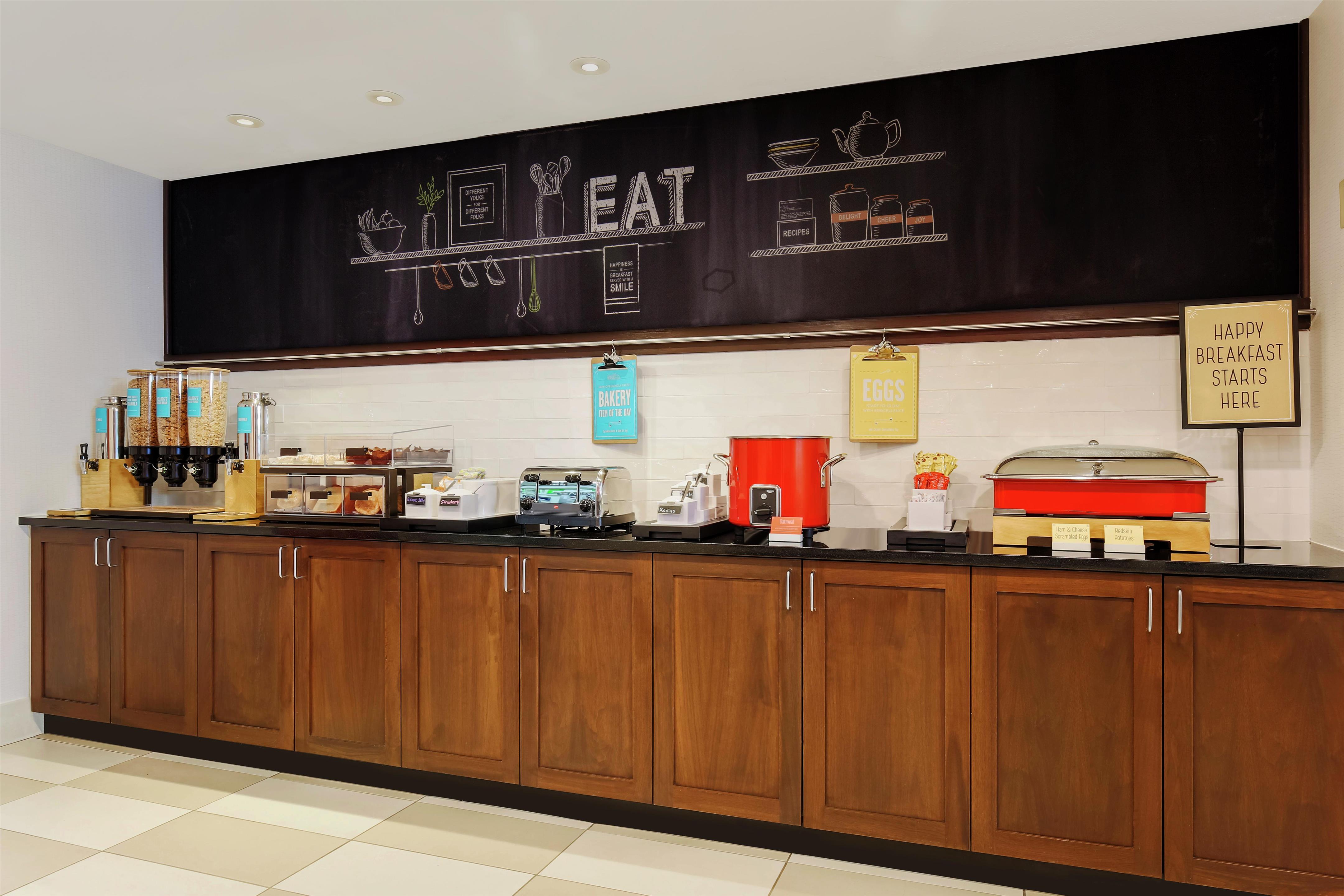 Breakfast Area | Hampton Inn & Suites Denver Tech Center