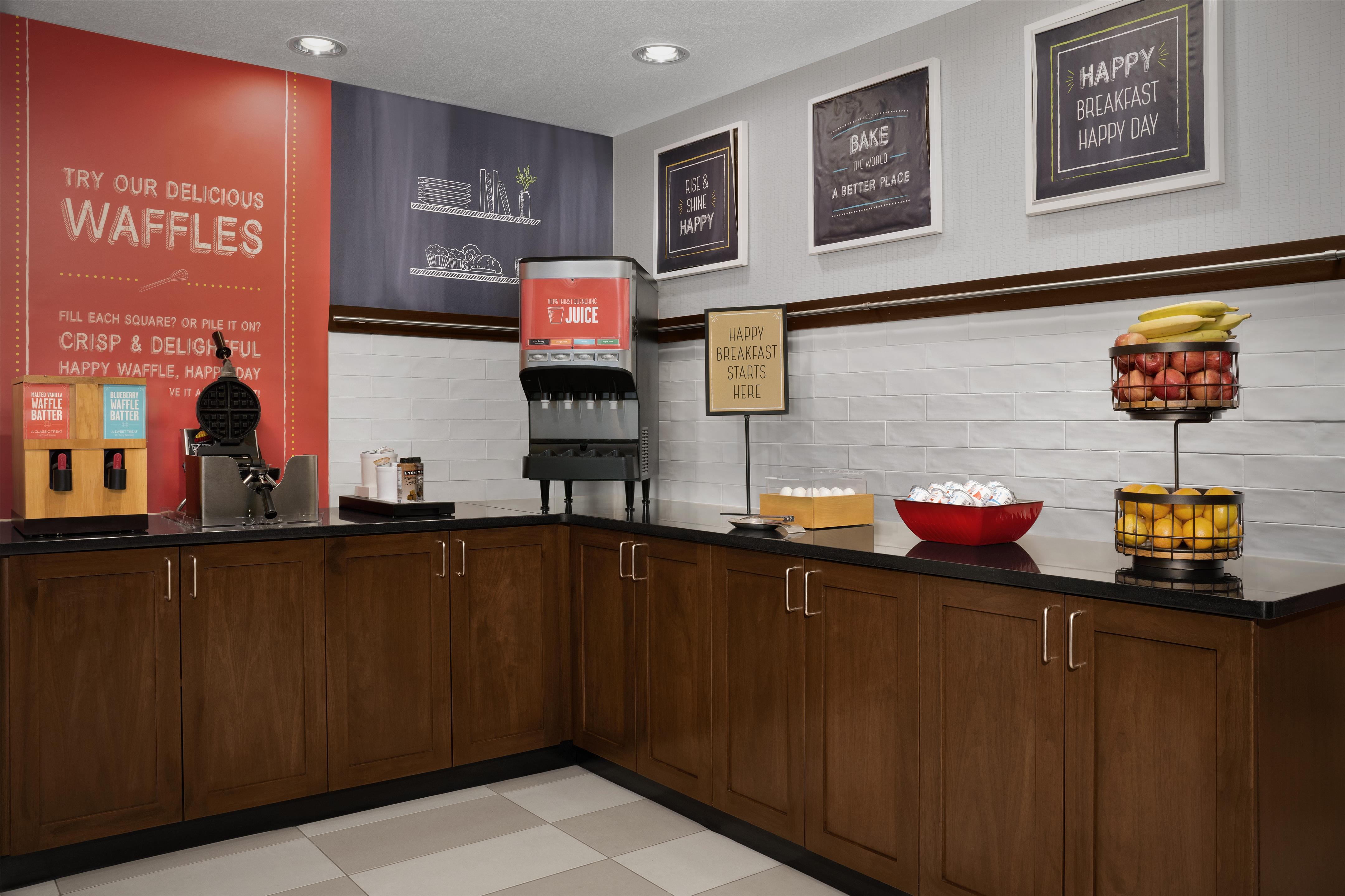 Breakfast Area | Hampton Inn & Suites Denver Tech Center