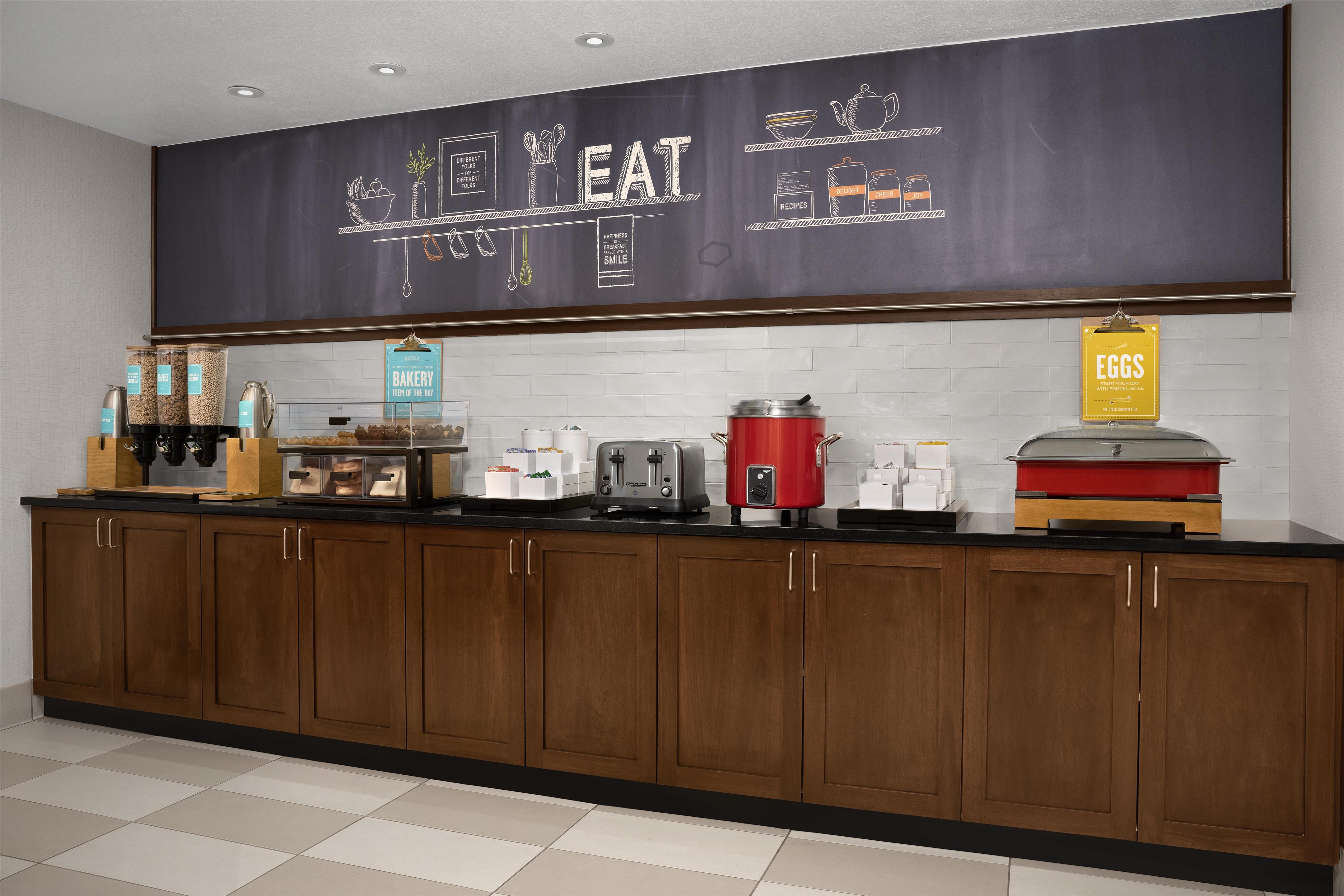 Breakfast Area | Hampton Inn & Suites Denver Tech Center
