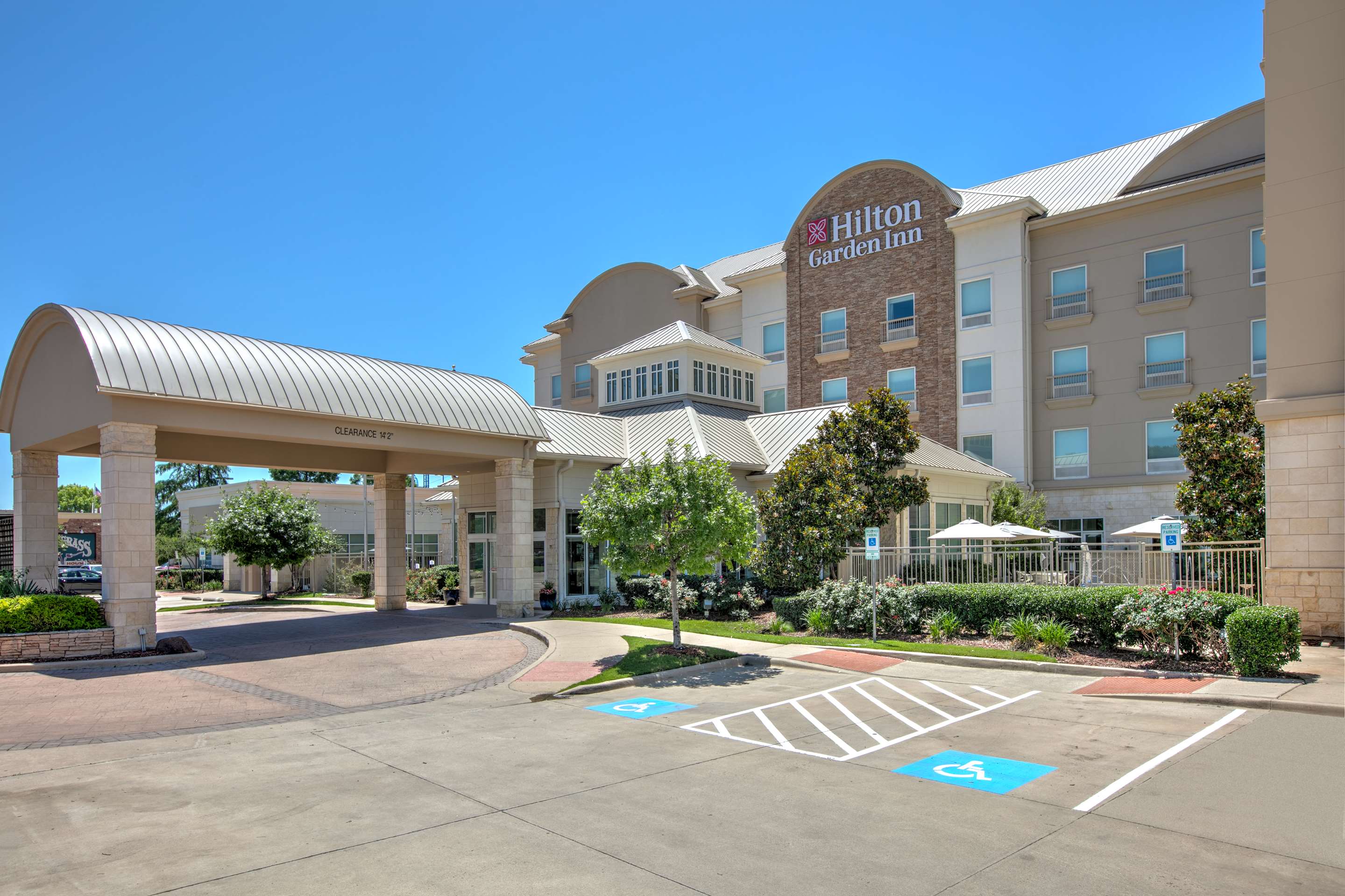 Exterior | Hilton Garden Inn Dallas/Arlington