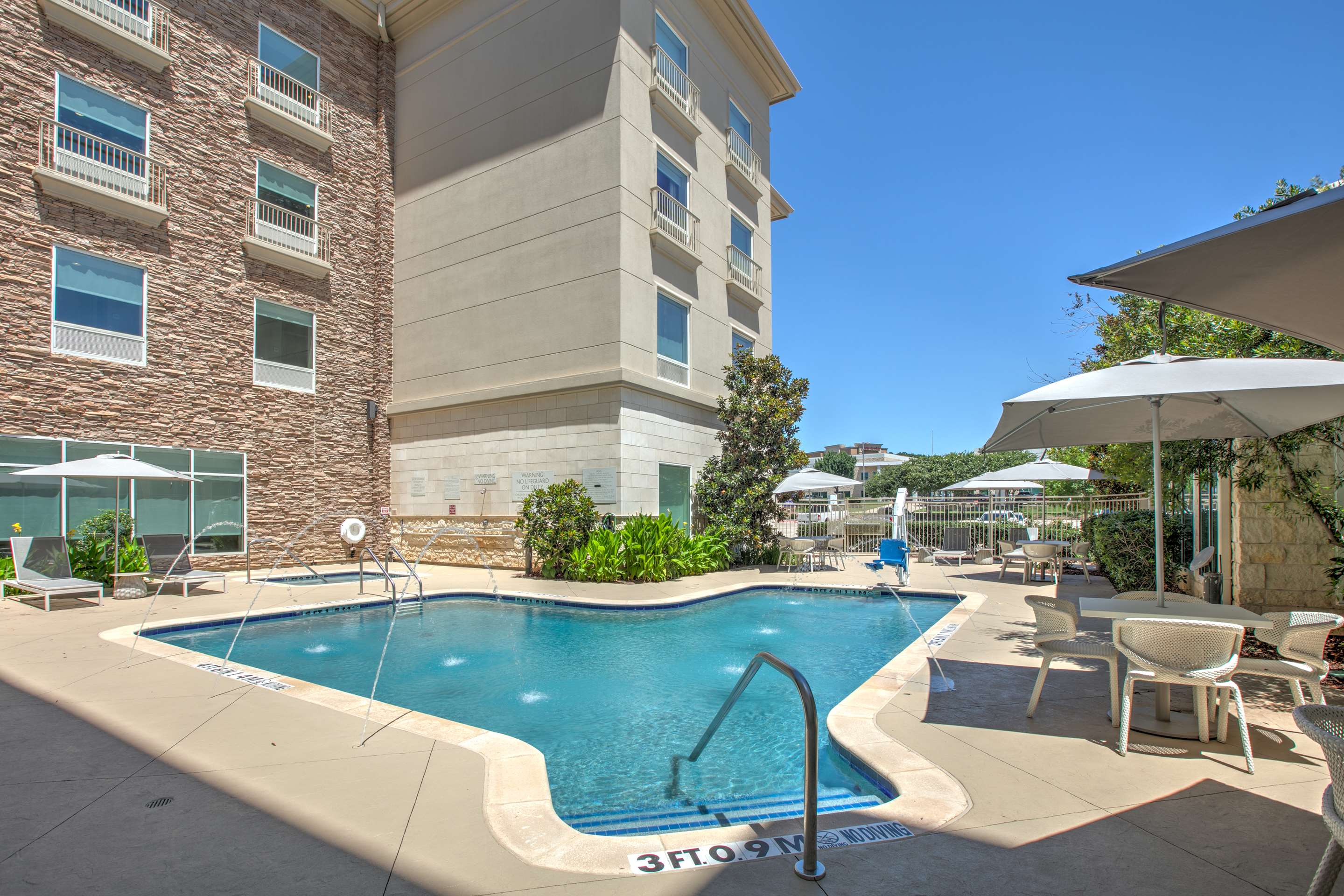 Pool | Hilton Garden Inn Dallas/Arlington